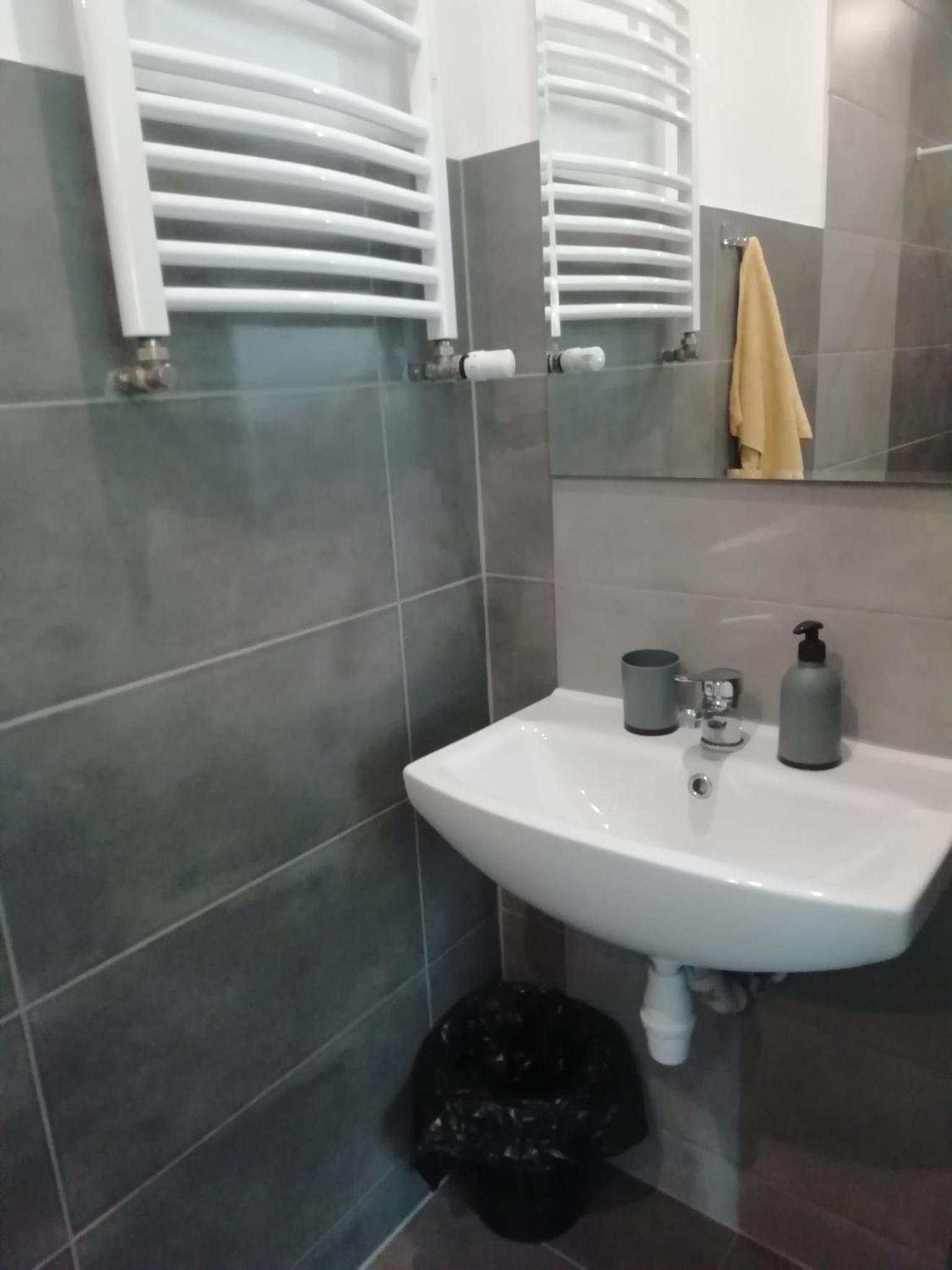 One-Bedroom Apartment - Photo 1