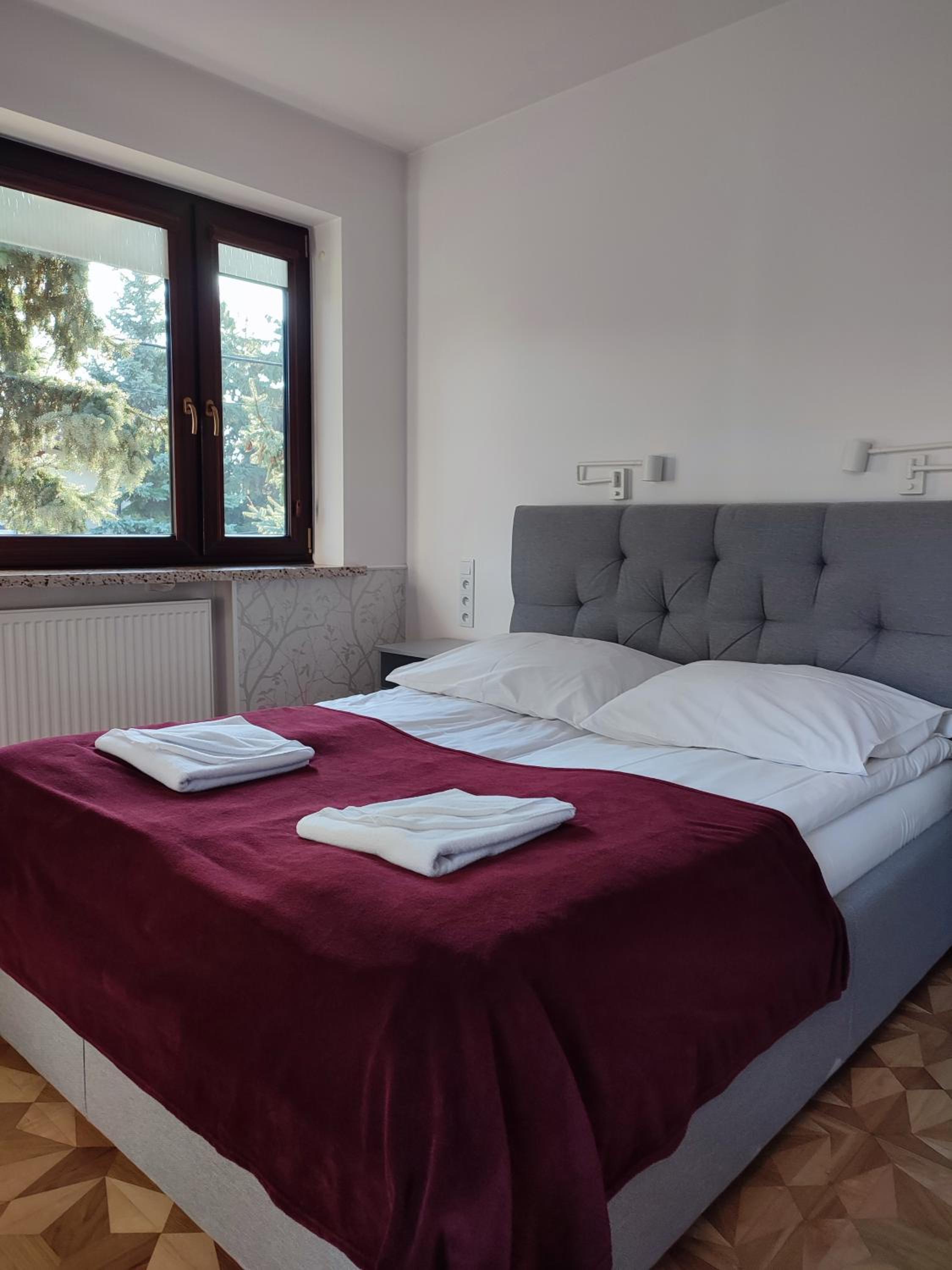 King Room with Balcony - Photo 5