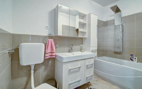 One-Bedroom Apartment - Photo 15