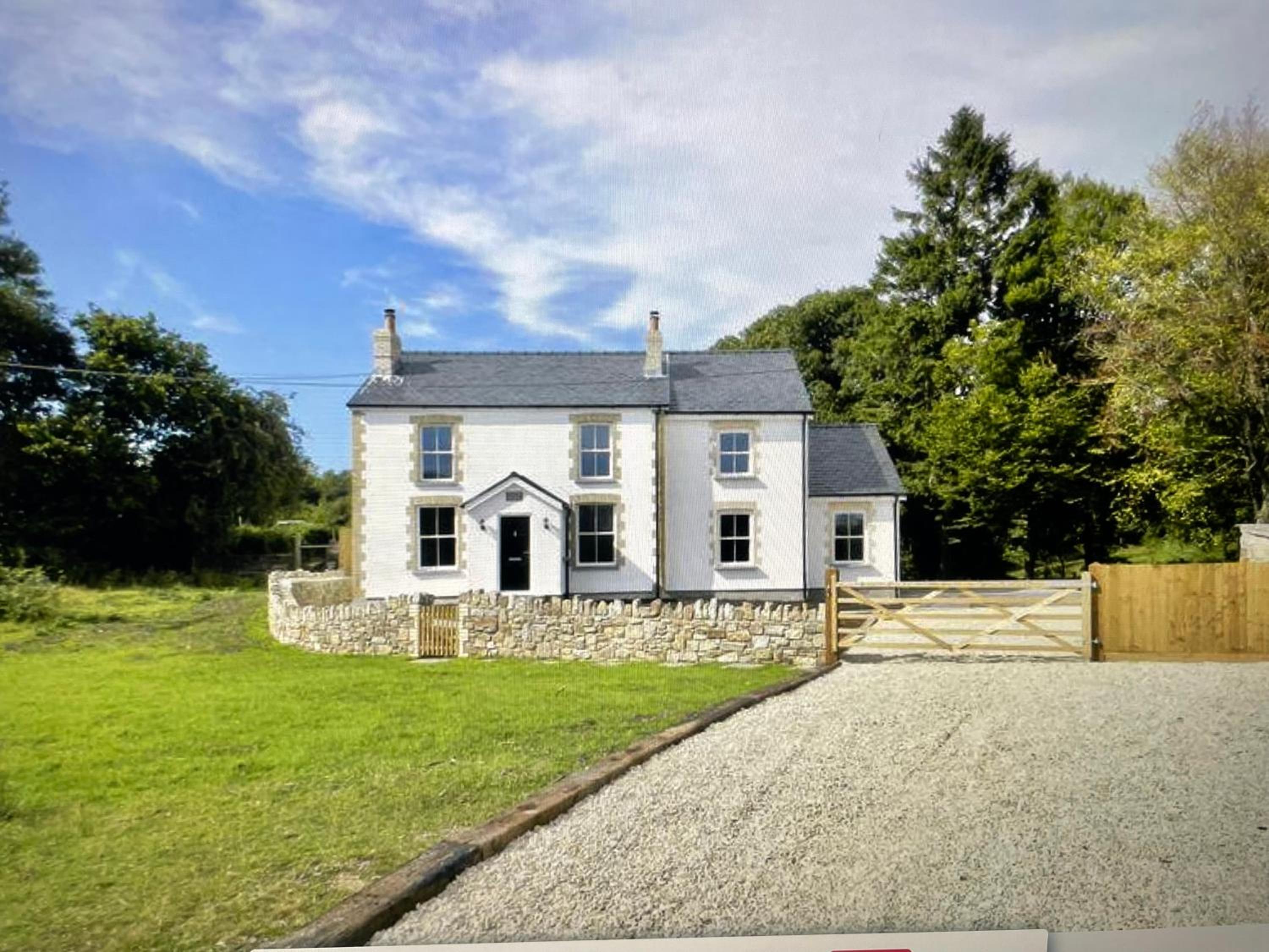 Four-Bedroom House photo 3