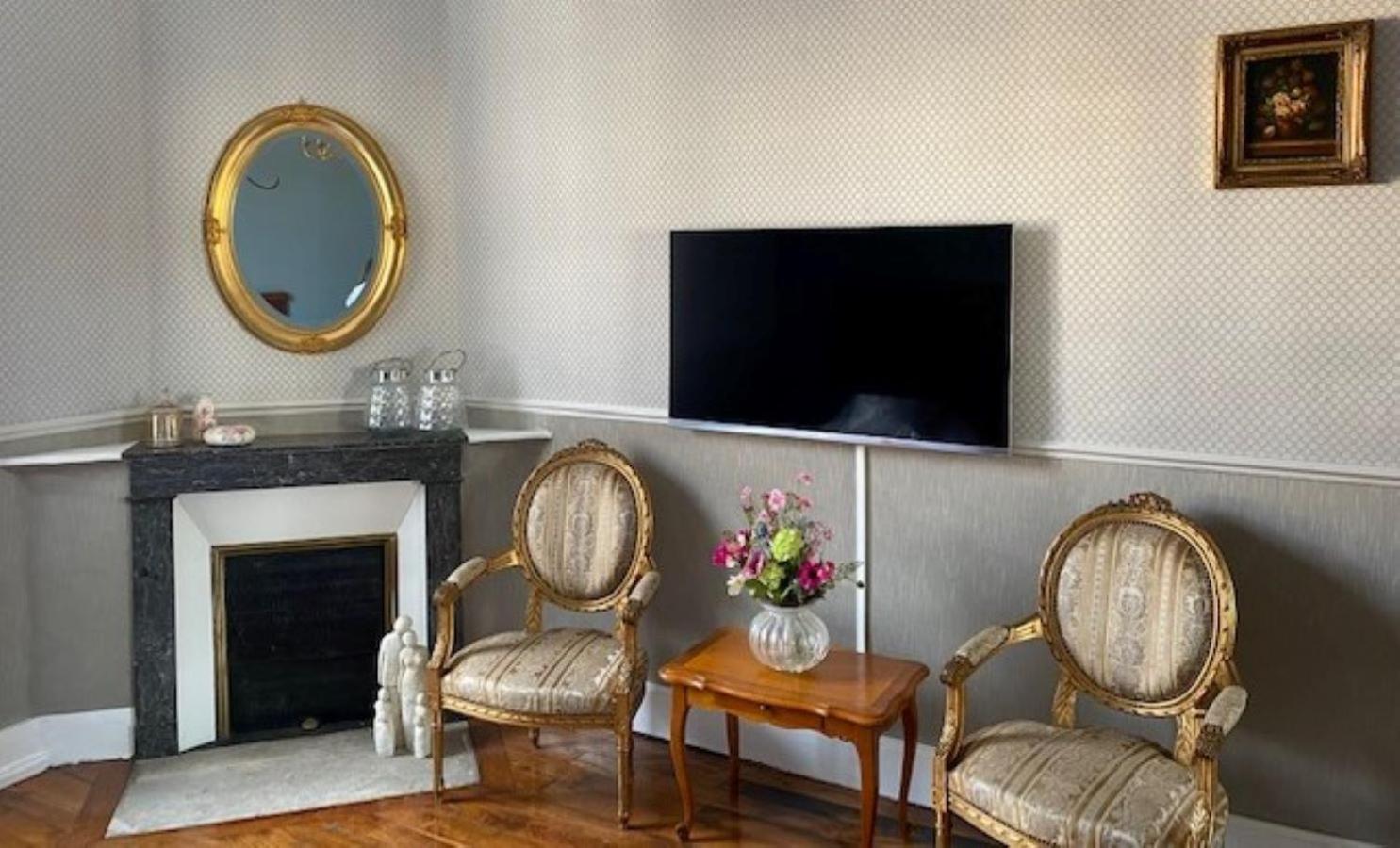 Deluxe Queen Room with Two Queen Beds photo 2