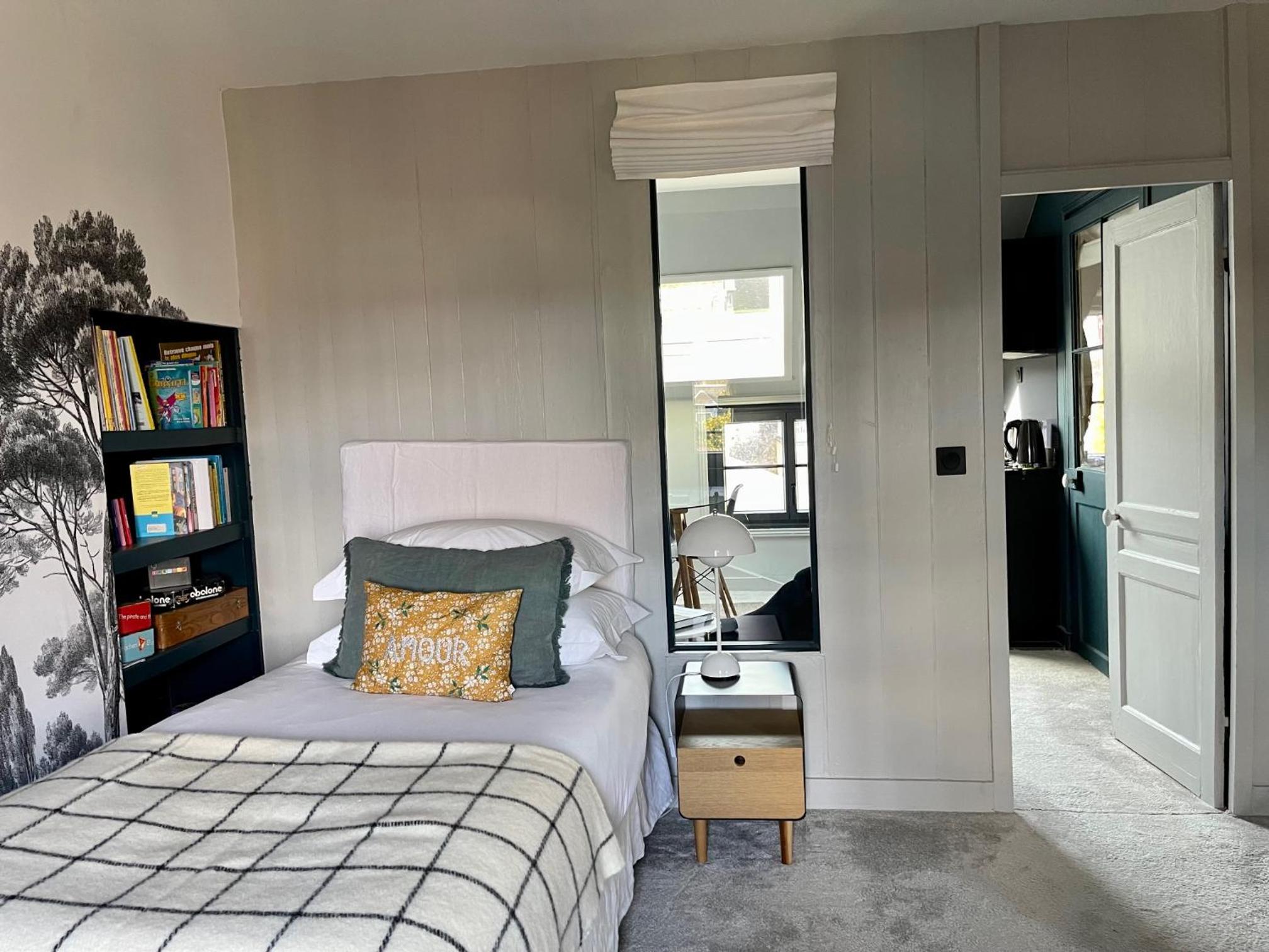 Two-Bedroom Apartment - Photo 2