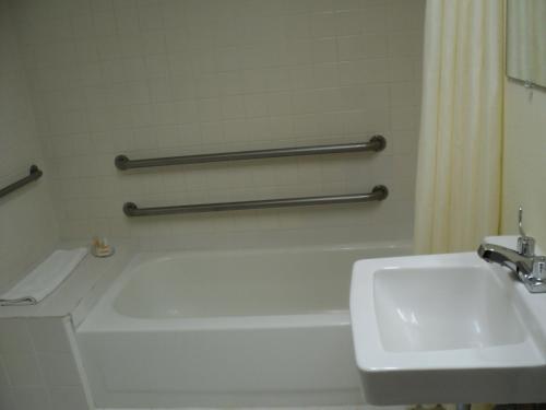 Double Room with Two Double Beds - Non-Smoking photo 2