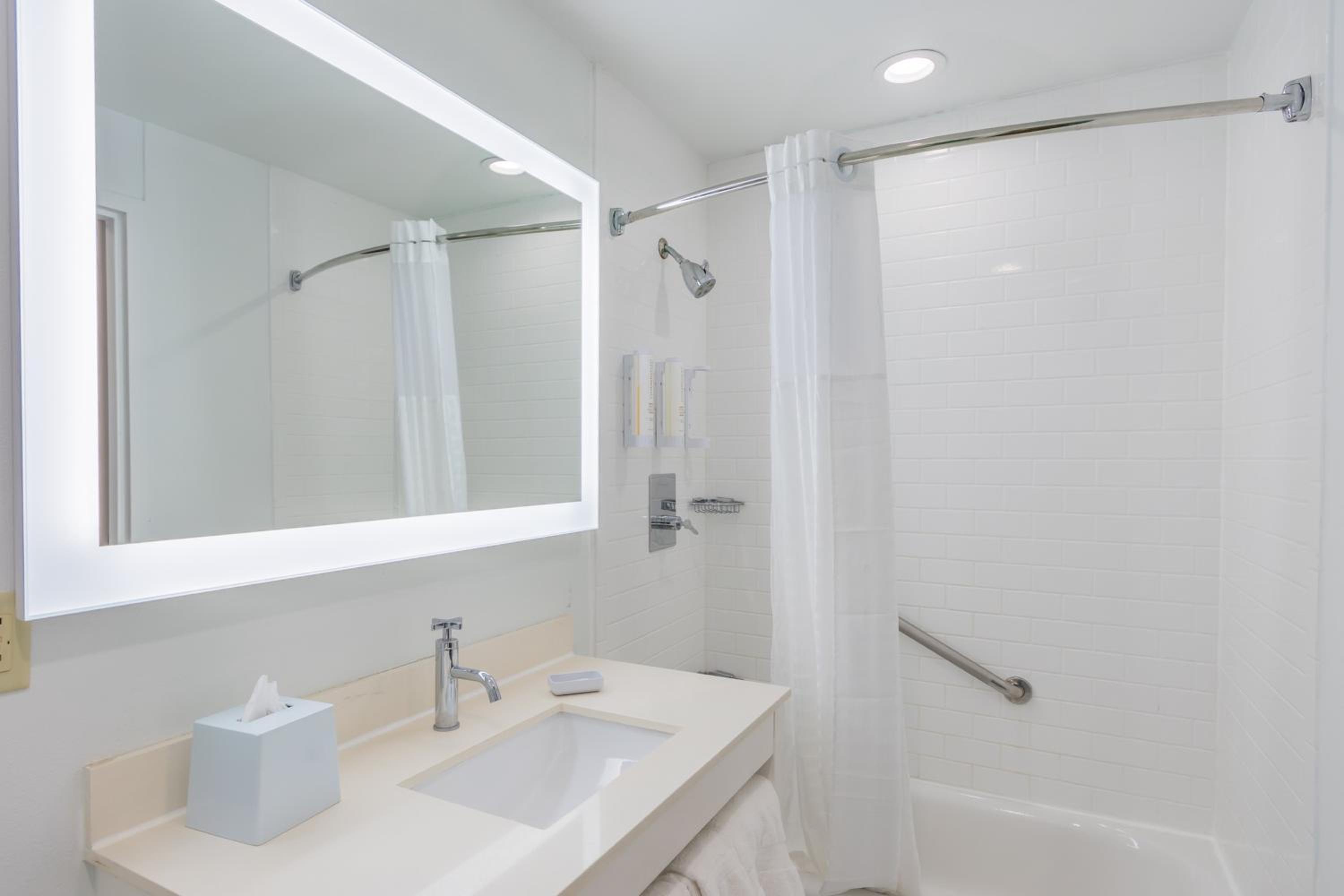 Clarion Pointe Galveston Seawall, Photo 10