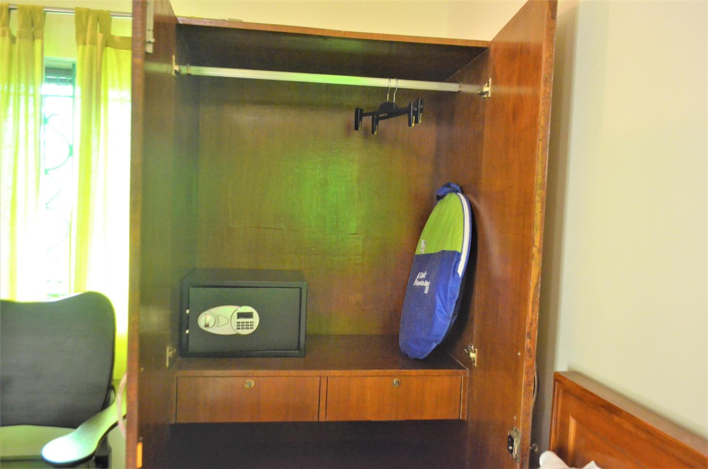 Deluxe Double Room (2 Adults + 1 Child) - Photo 6