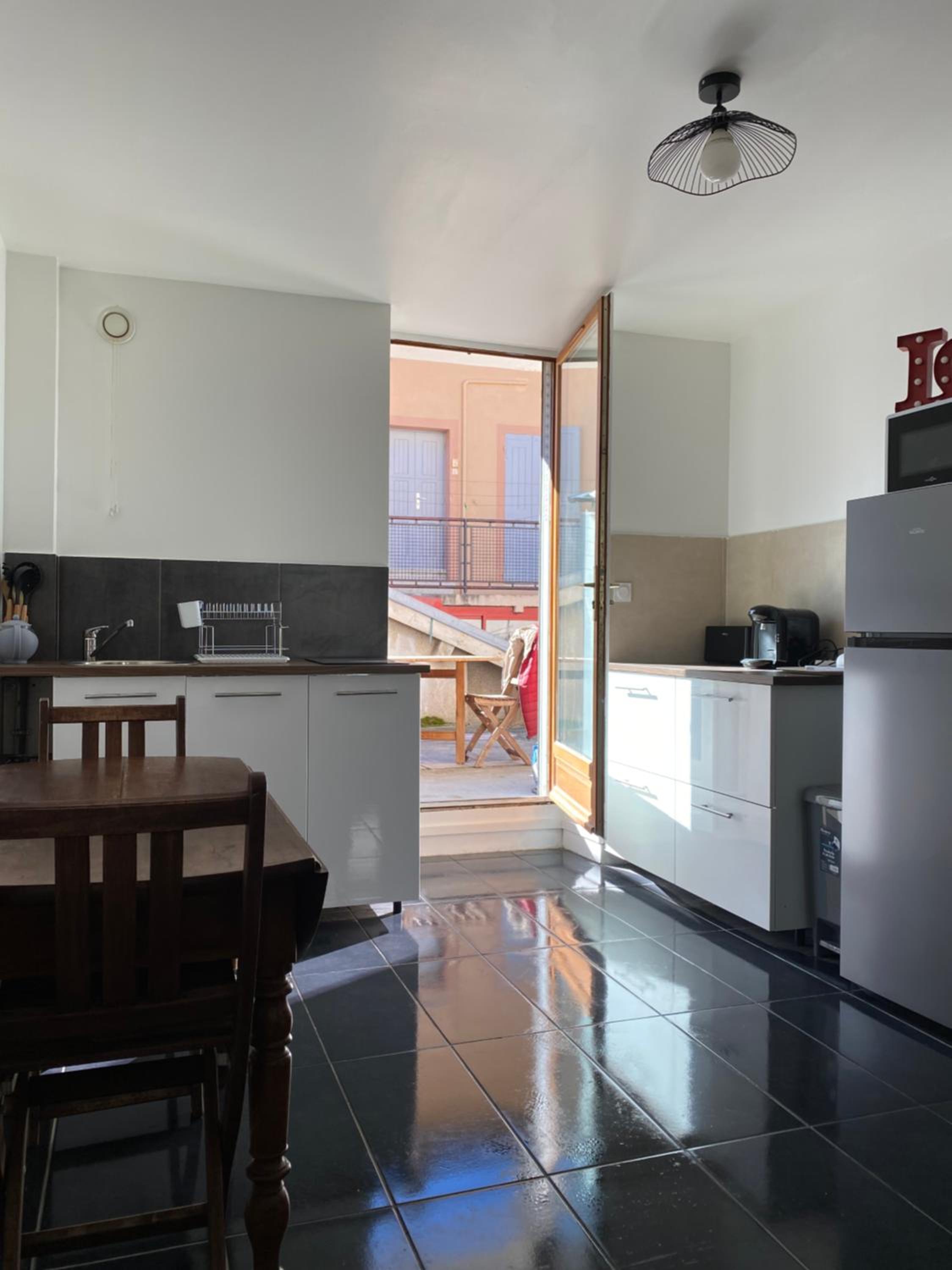 One-Bedroom Apartment photo 2