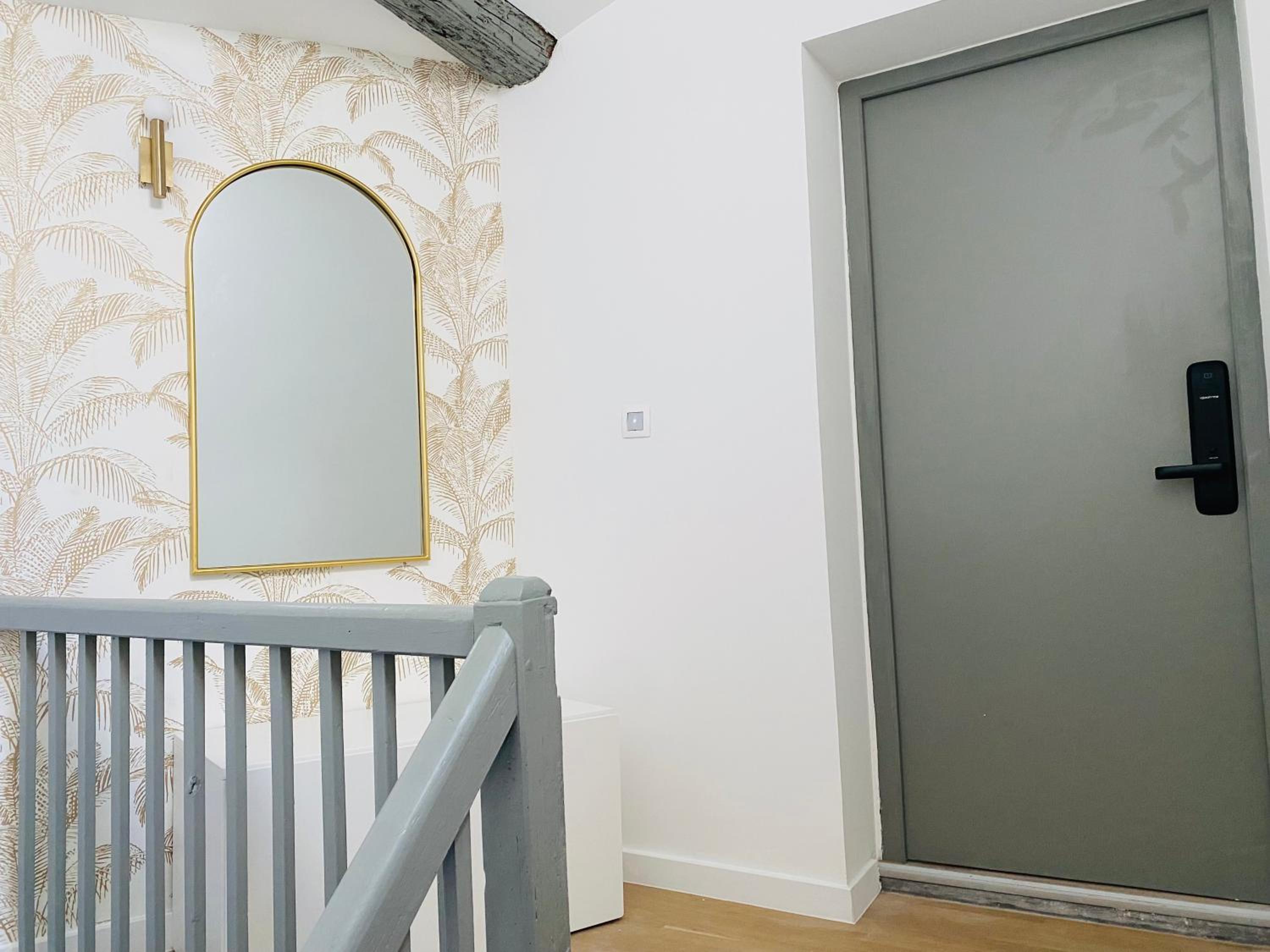 One-Bedroom Apartment - Photo 3