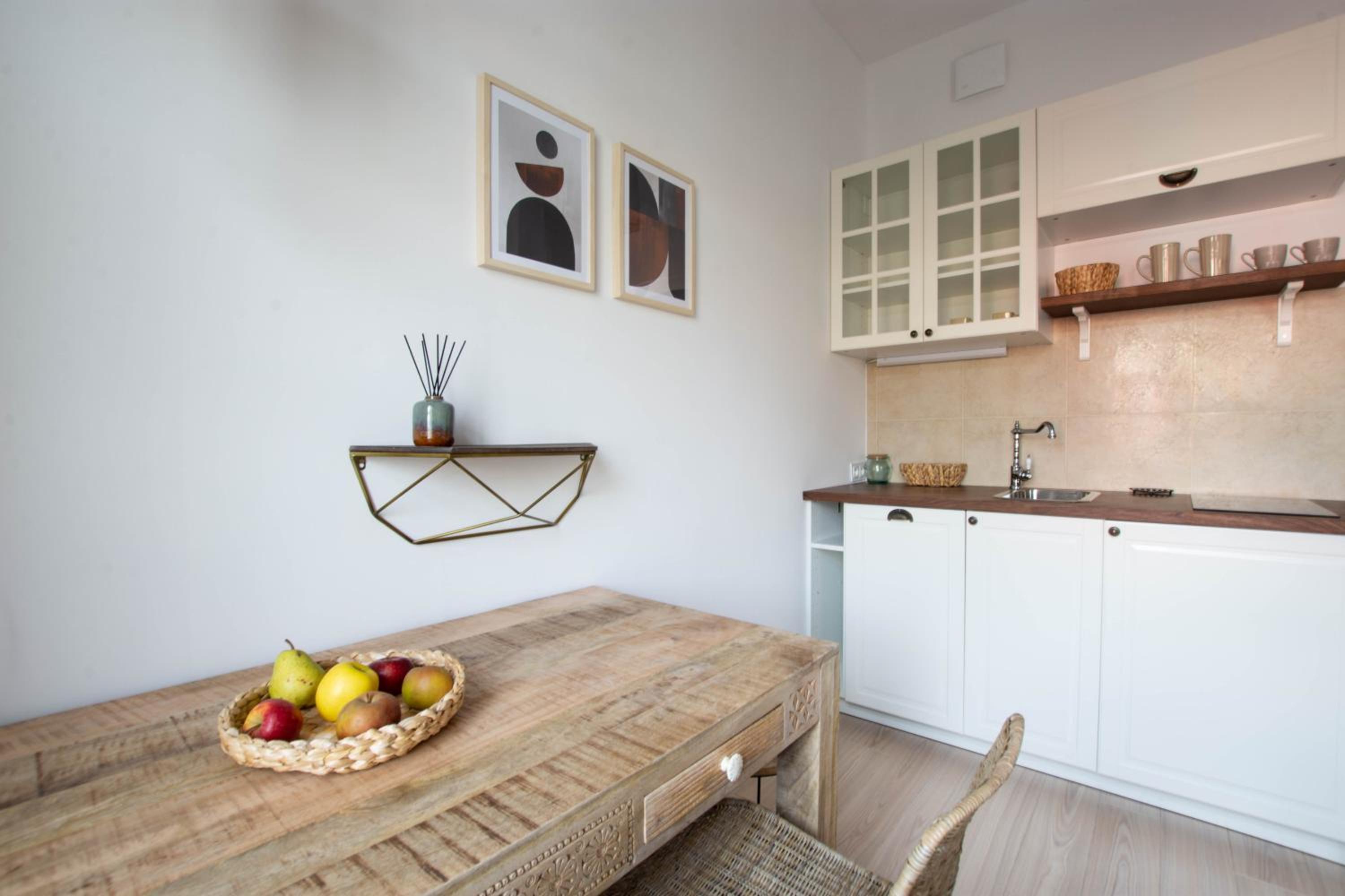 One-Bedroom Apartment - Photo 3