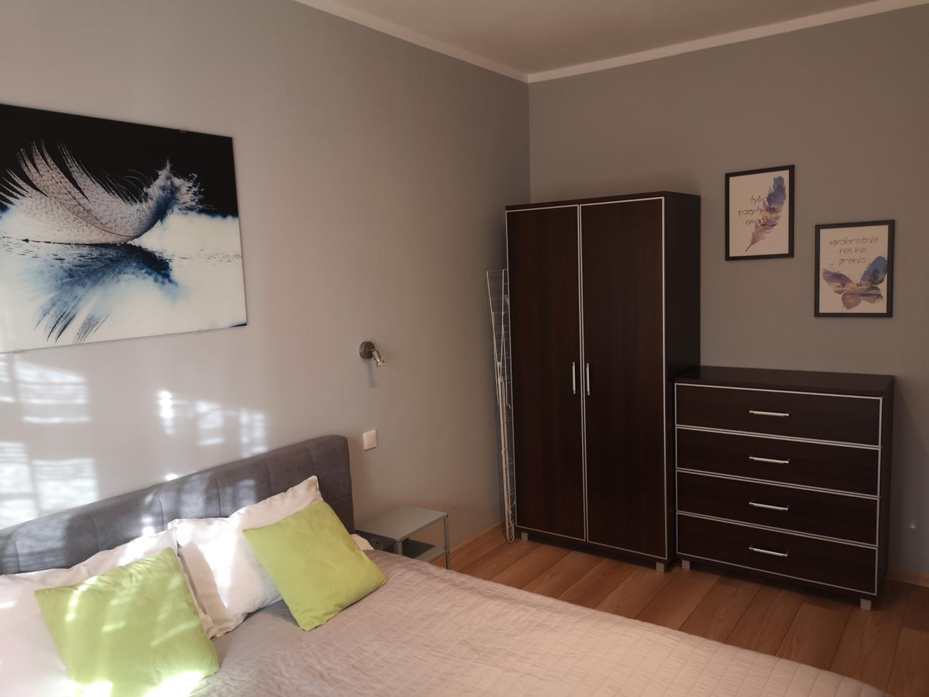 One-Bedroom Apartment - Photo 2