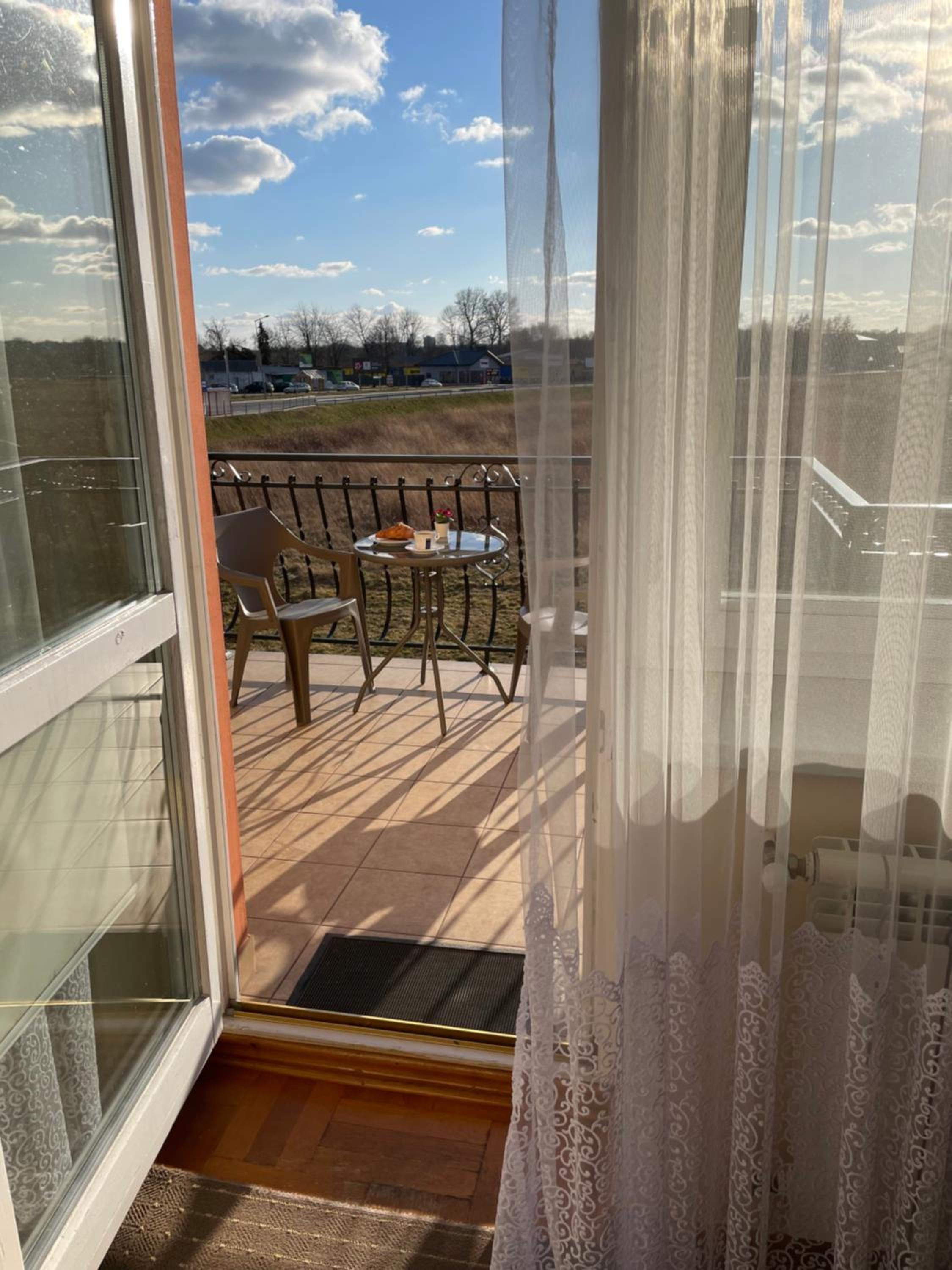 Double Room with Balcony - Photo 3