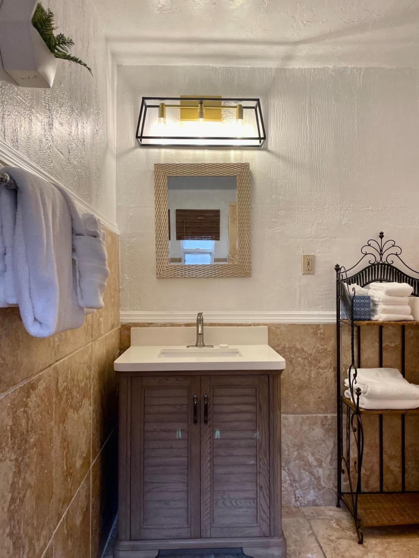 Studio Cottage - Sea Shell