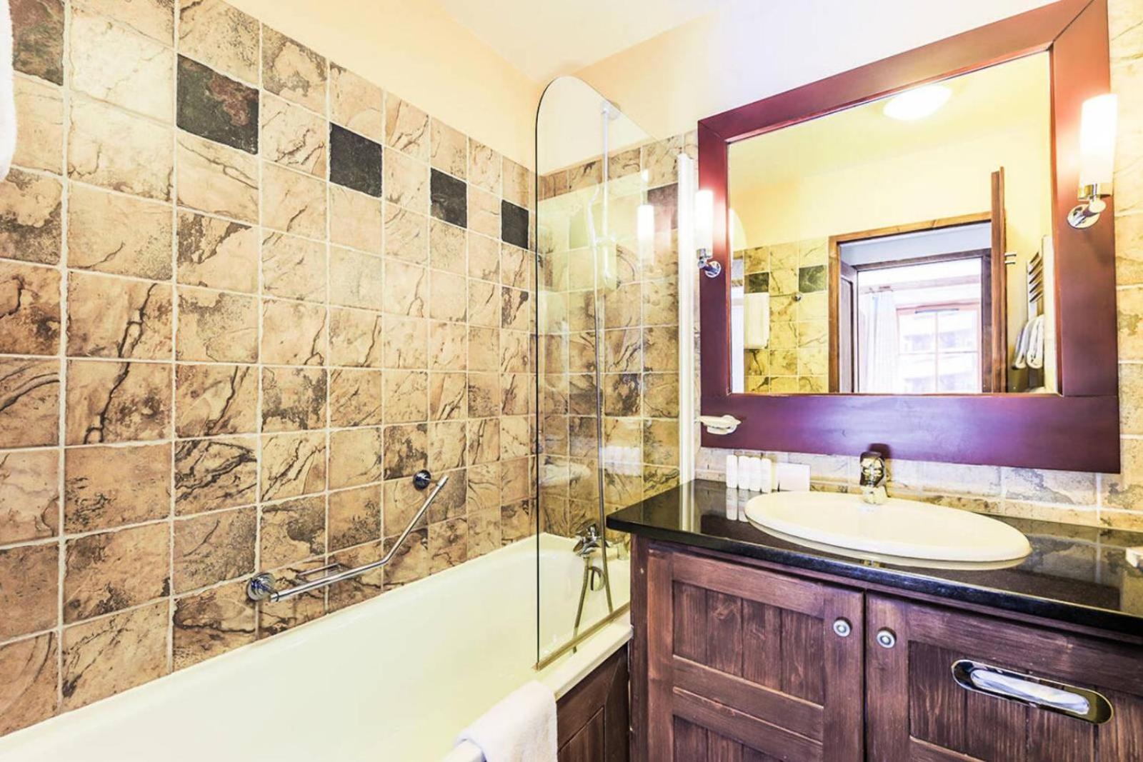 Select One-Bedroom Apartment (4 People) photo 3