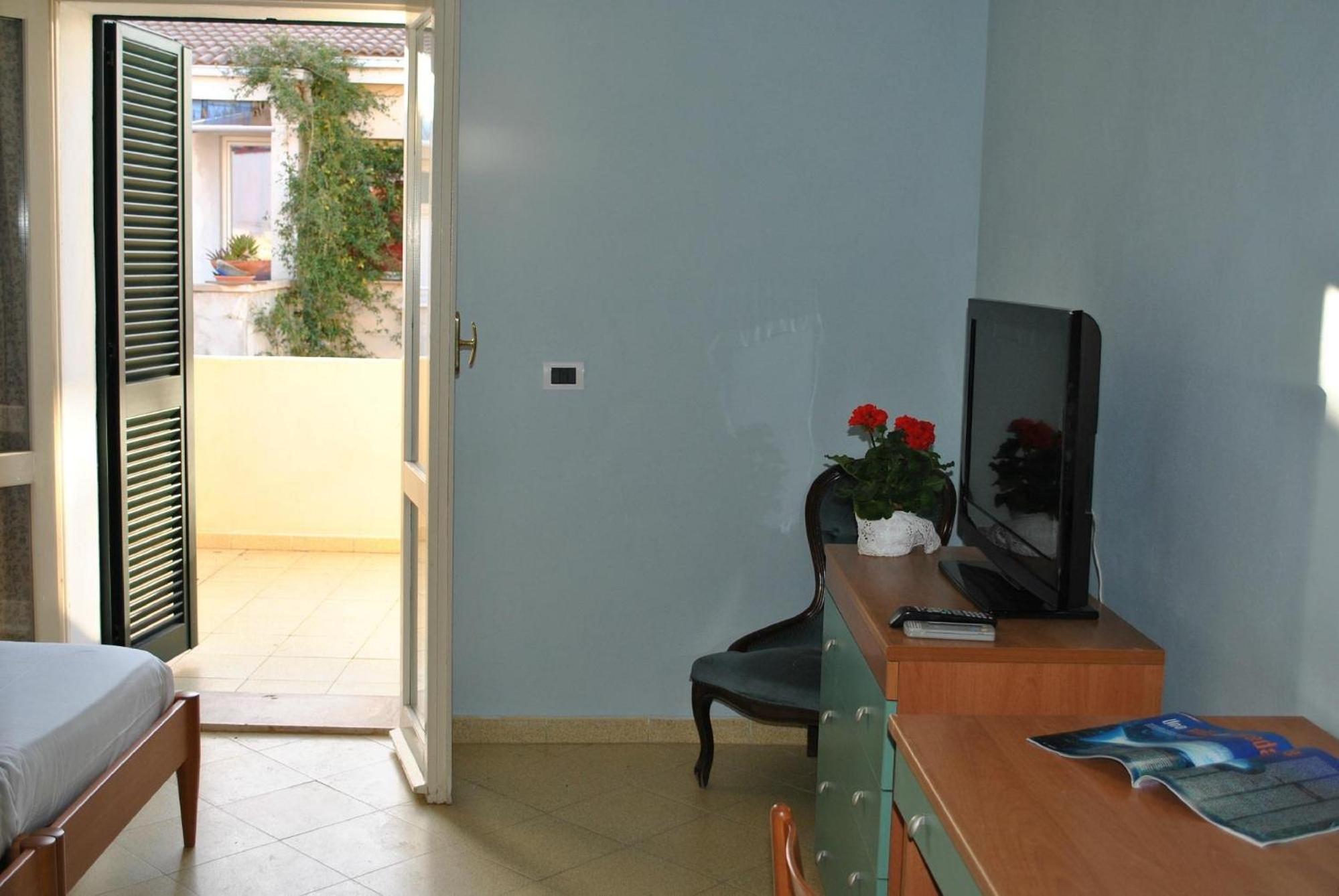 King Room with Balcony photo 1