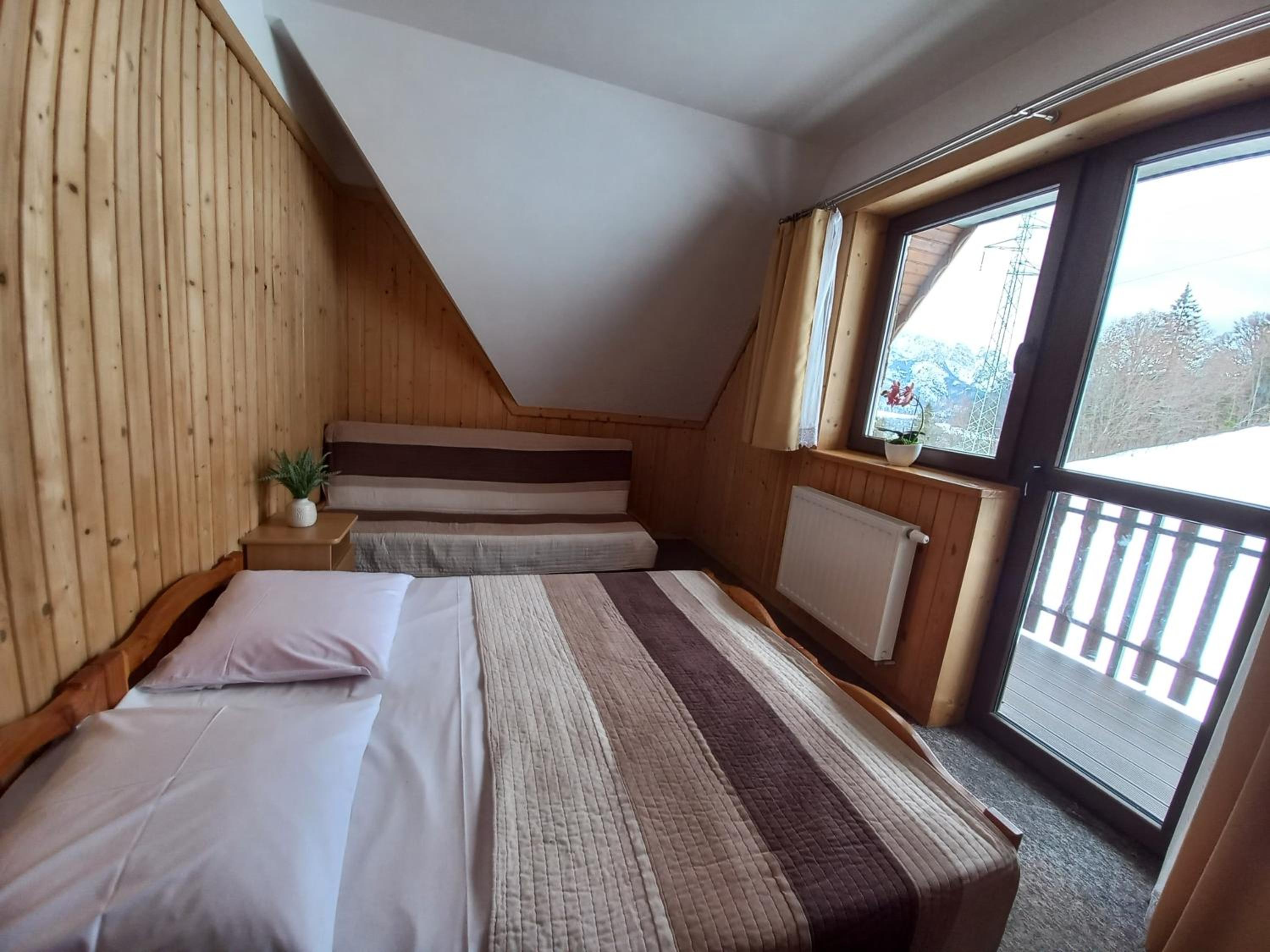Double Room with Private Bathroom - Photo 3