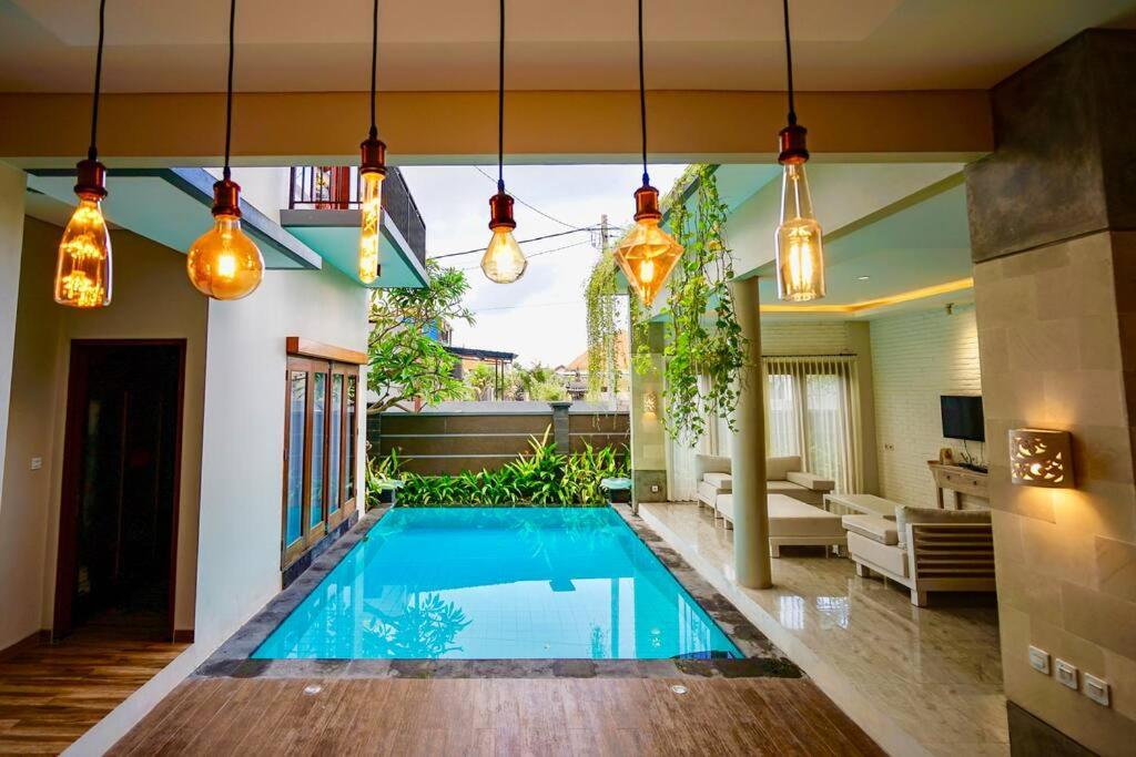 Villa - Photo 1