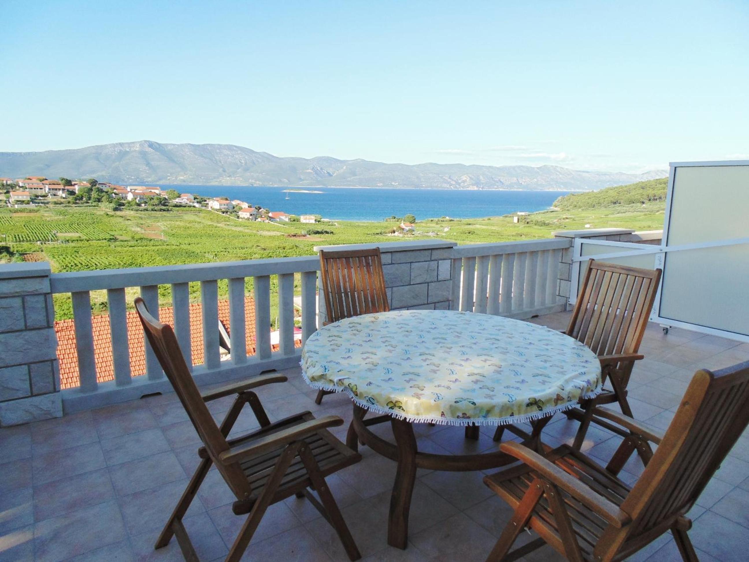Comfort Two-Bedroom Apartment with Sea View - Photo 9