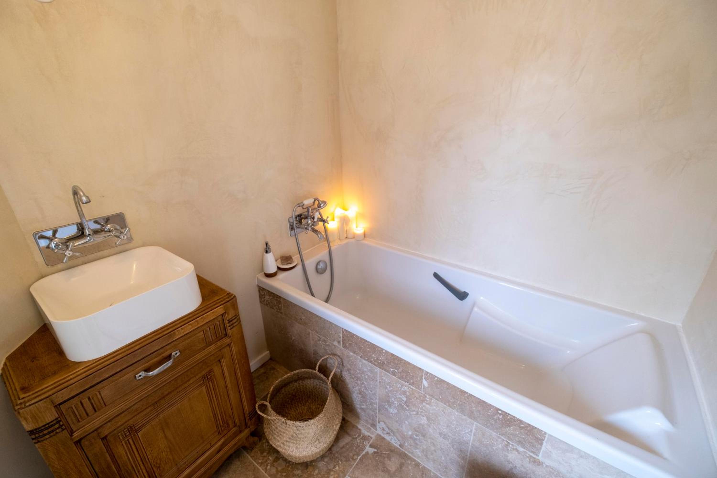 Double Room - Photo 7