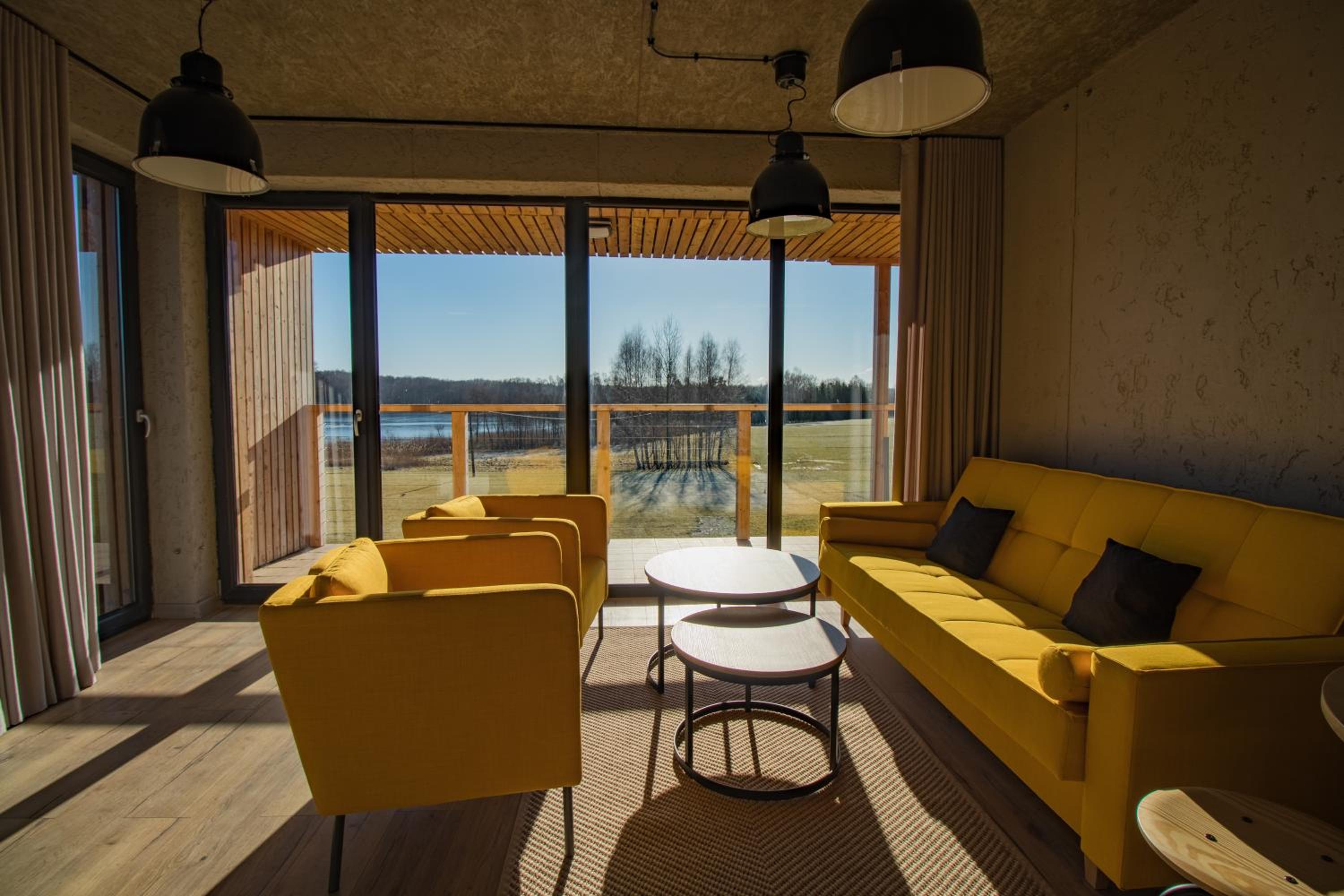 Apartment with Lake View