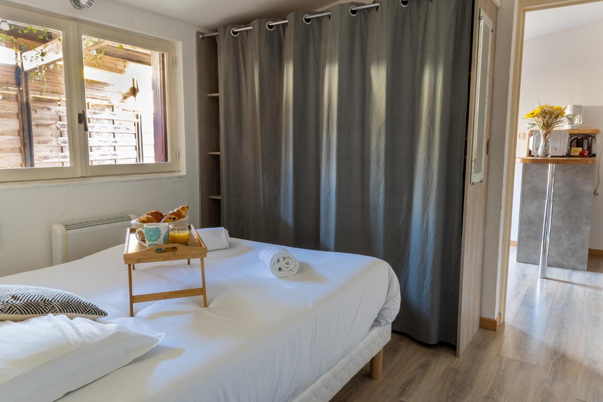 One-Bedroom House - Photo 11