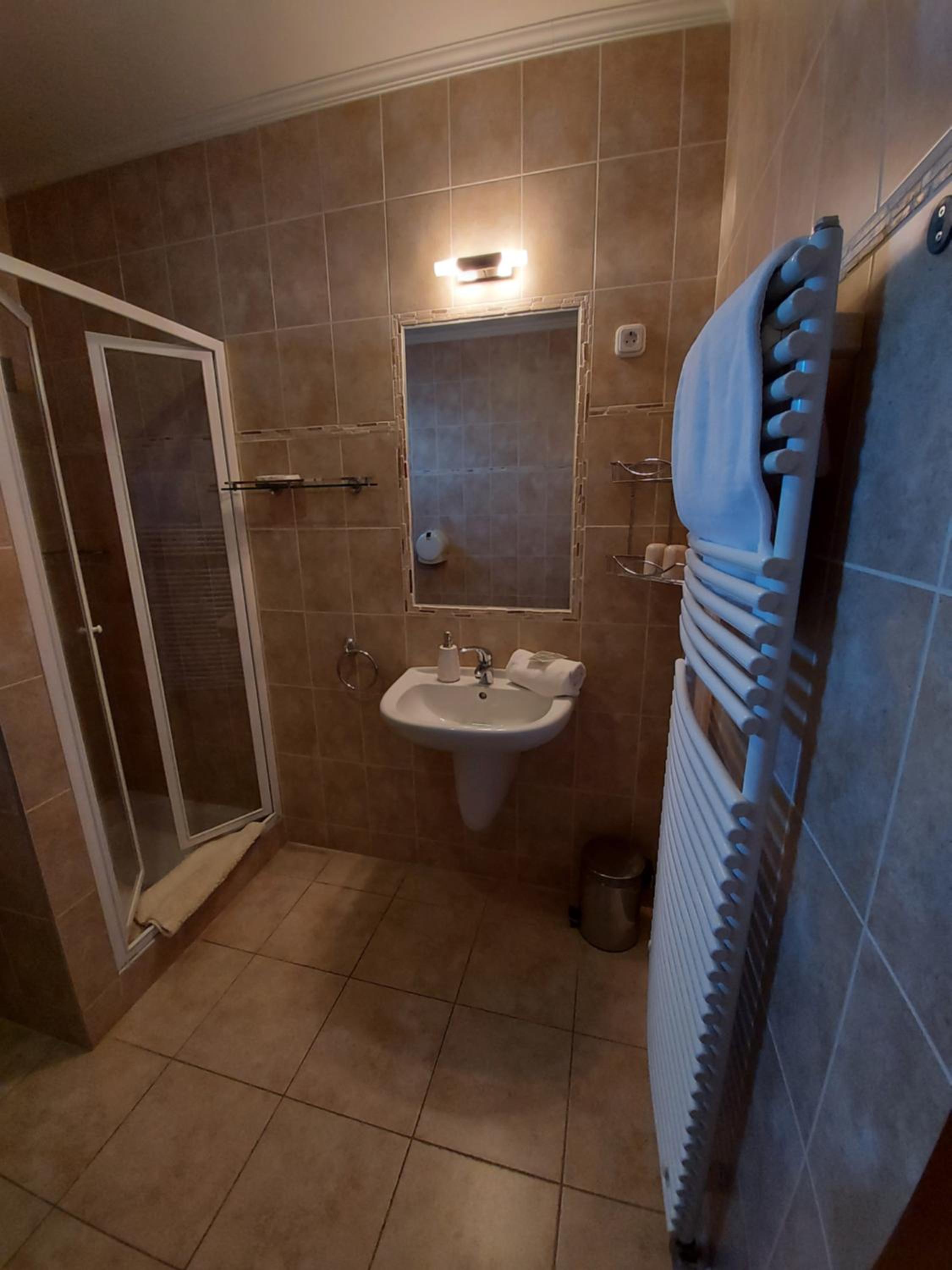 Suite (2 Adults) - Photo 4