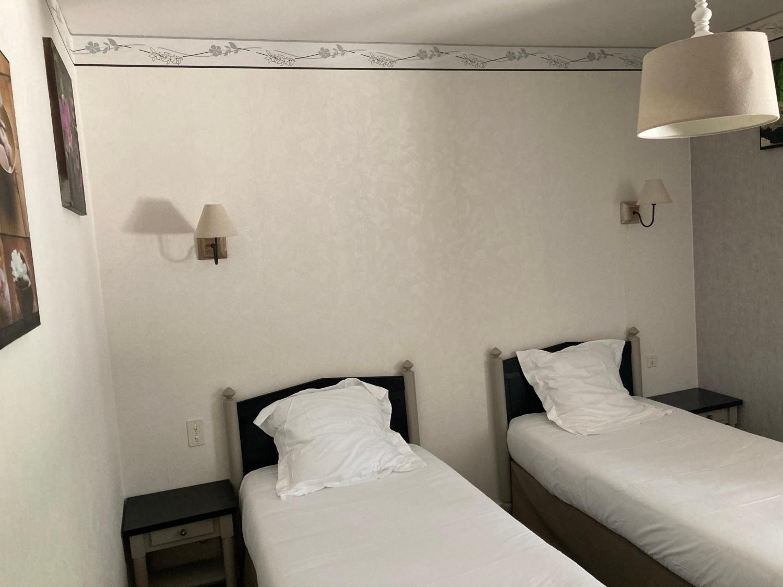 Twin Room with Shower