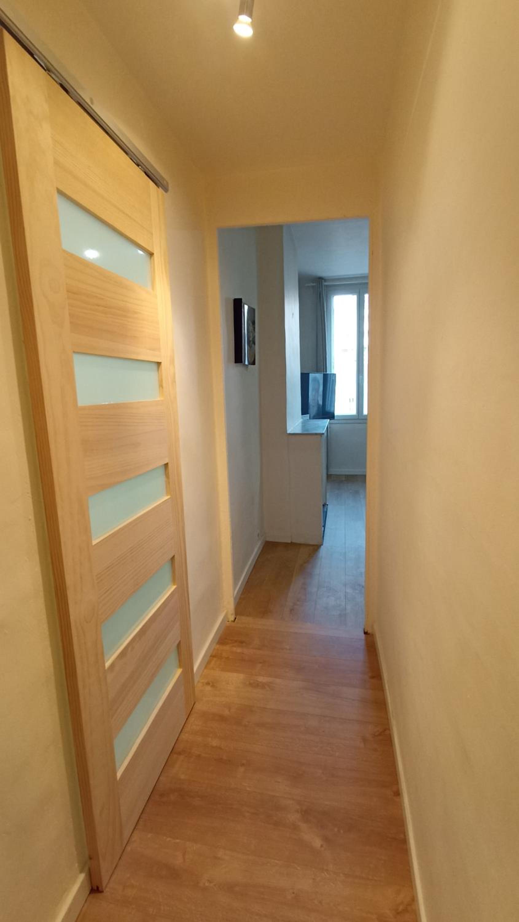 One-Bedroom Apartment - Photo 3