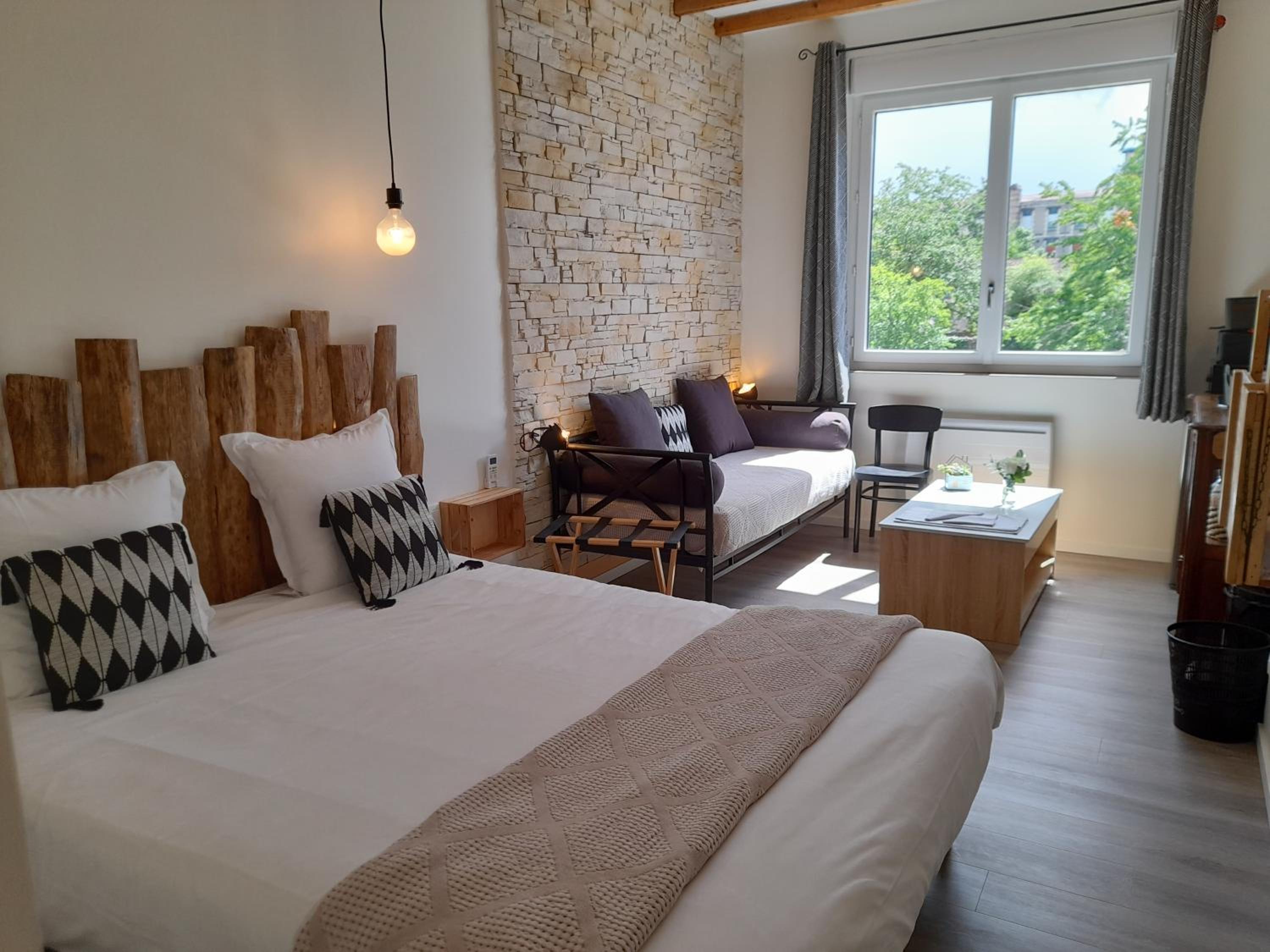 Deluxe Room (2 Adults + 1 Child)