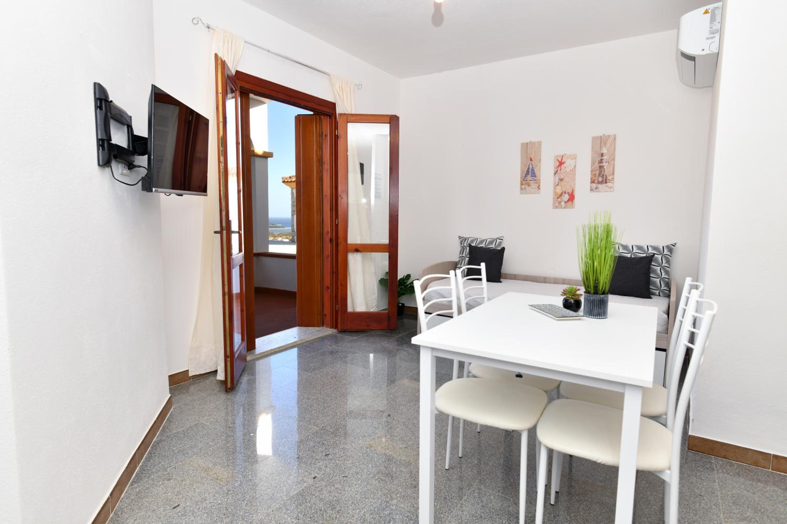 Apartment with Sea View - Photo 5