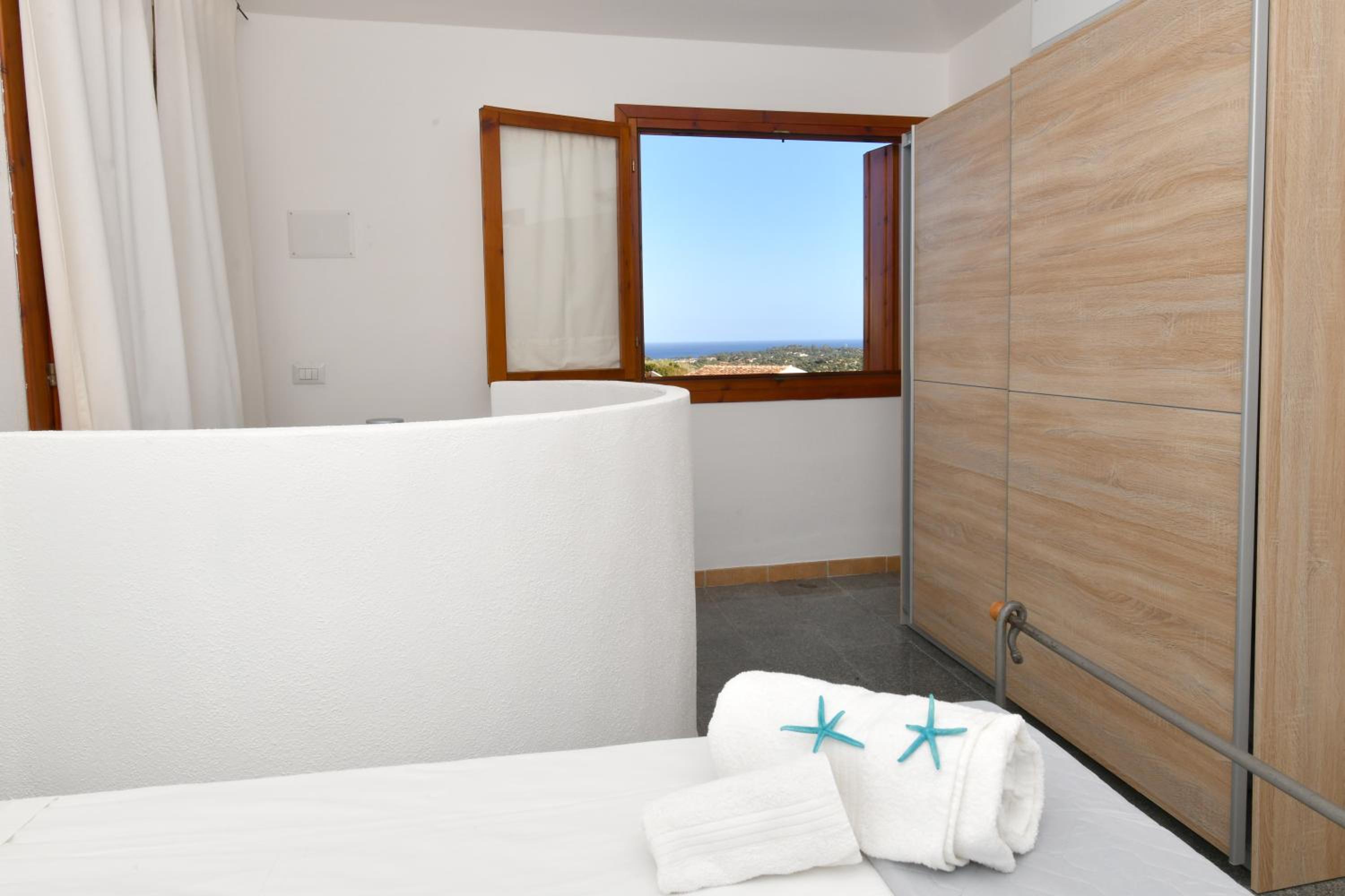 Apartment with Sea View - Photo 27
