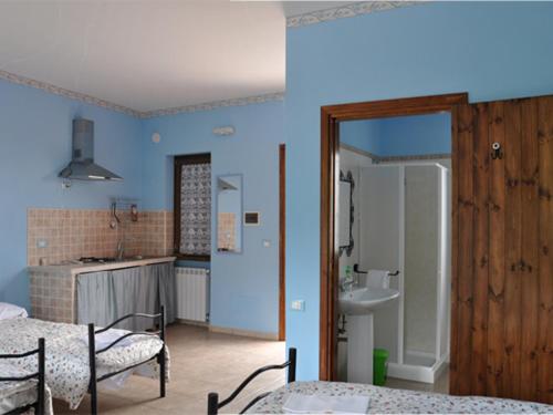 Quadruple Room with Garden View - Photo 7