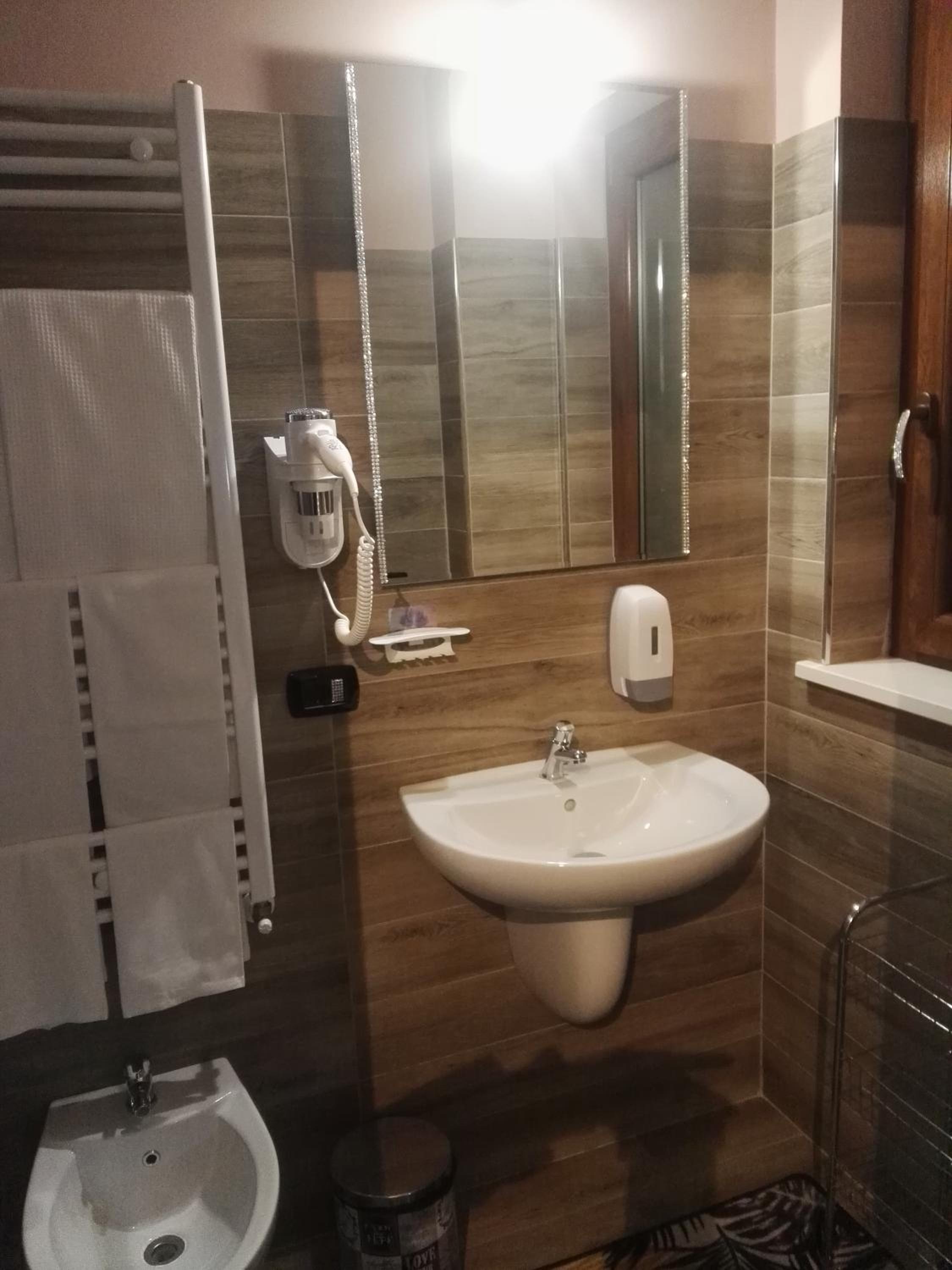 Double Room with Private Bathroom photo 1
