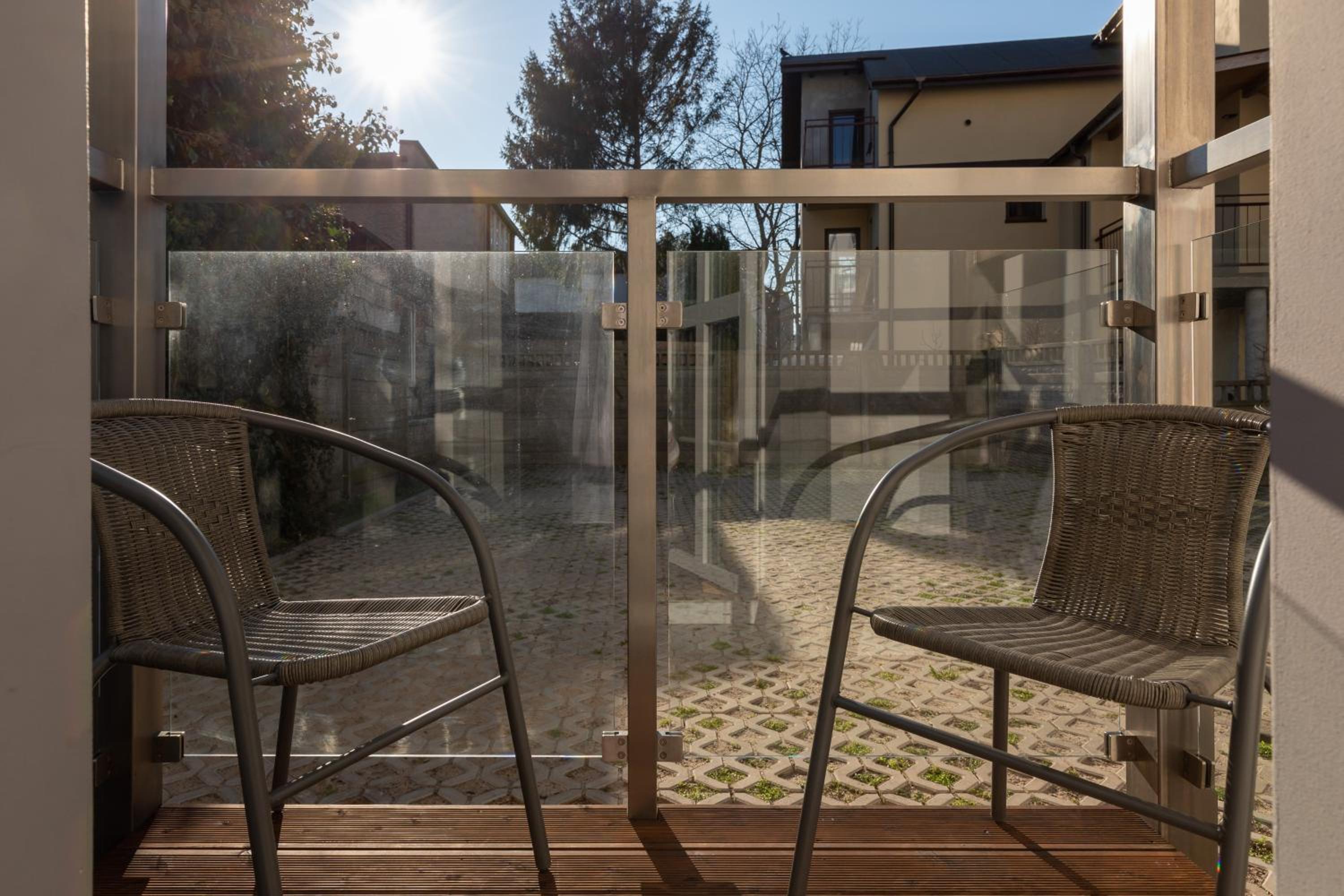 Double Room with Balcony - Photo 13