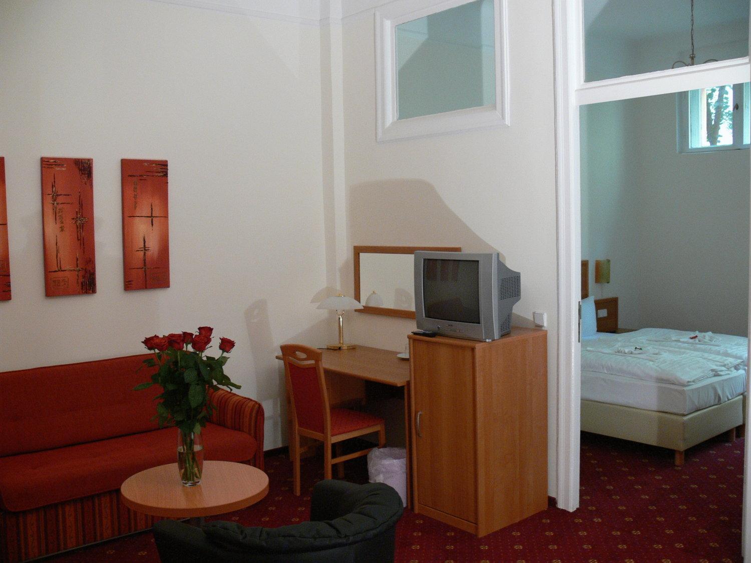 Apartment photo 2