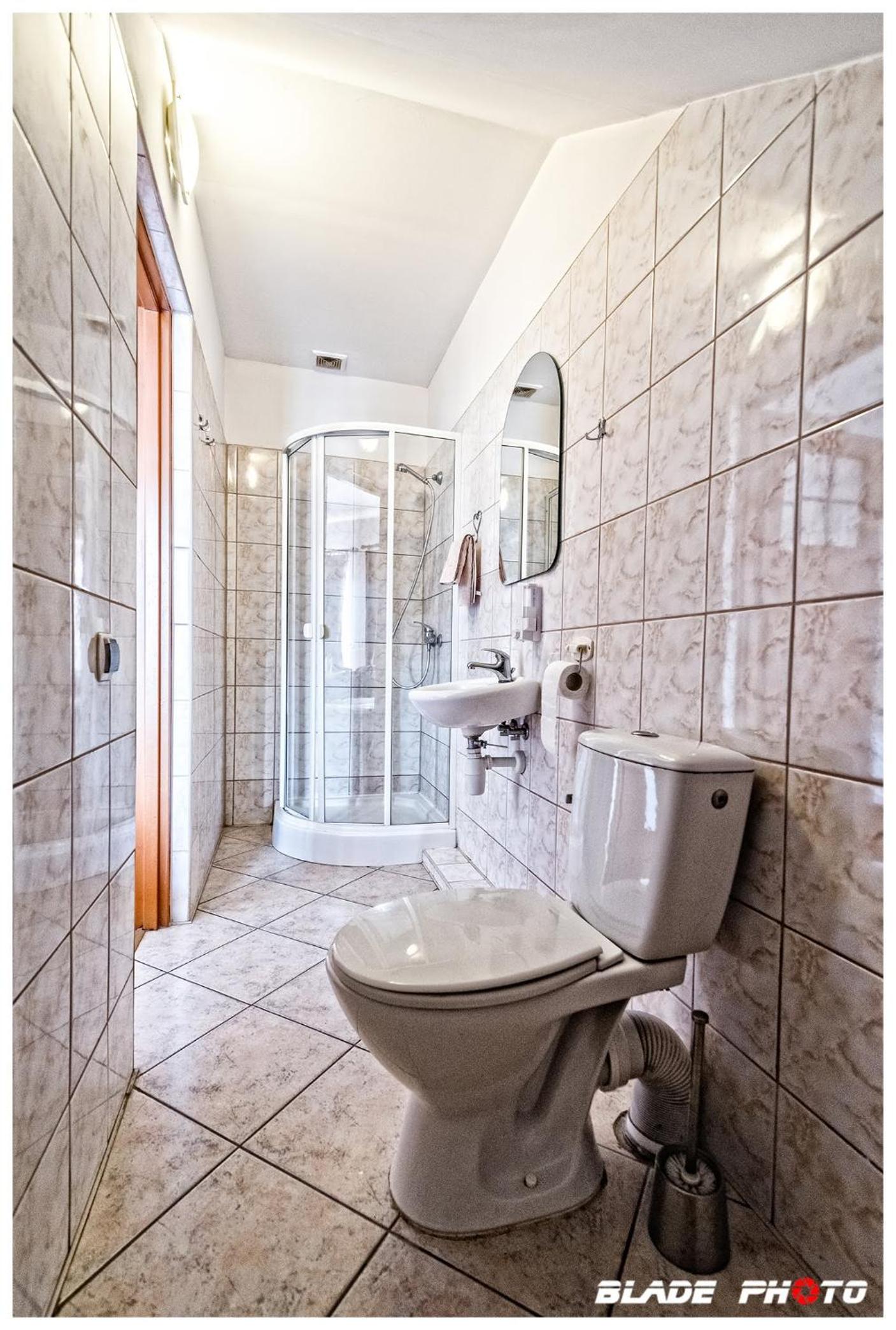 Twin Room with Private Bathroom photo 3