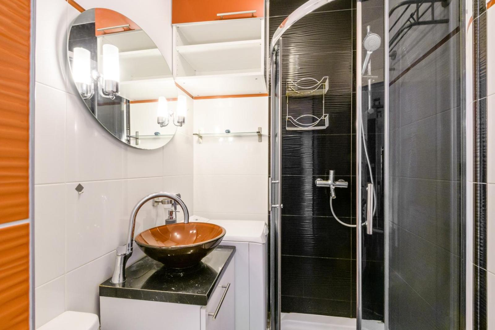 One-Bedroom Apartment - Photo 1