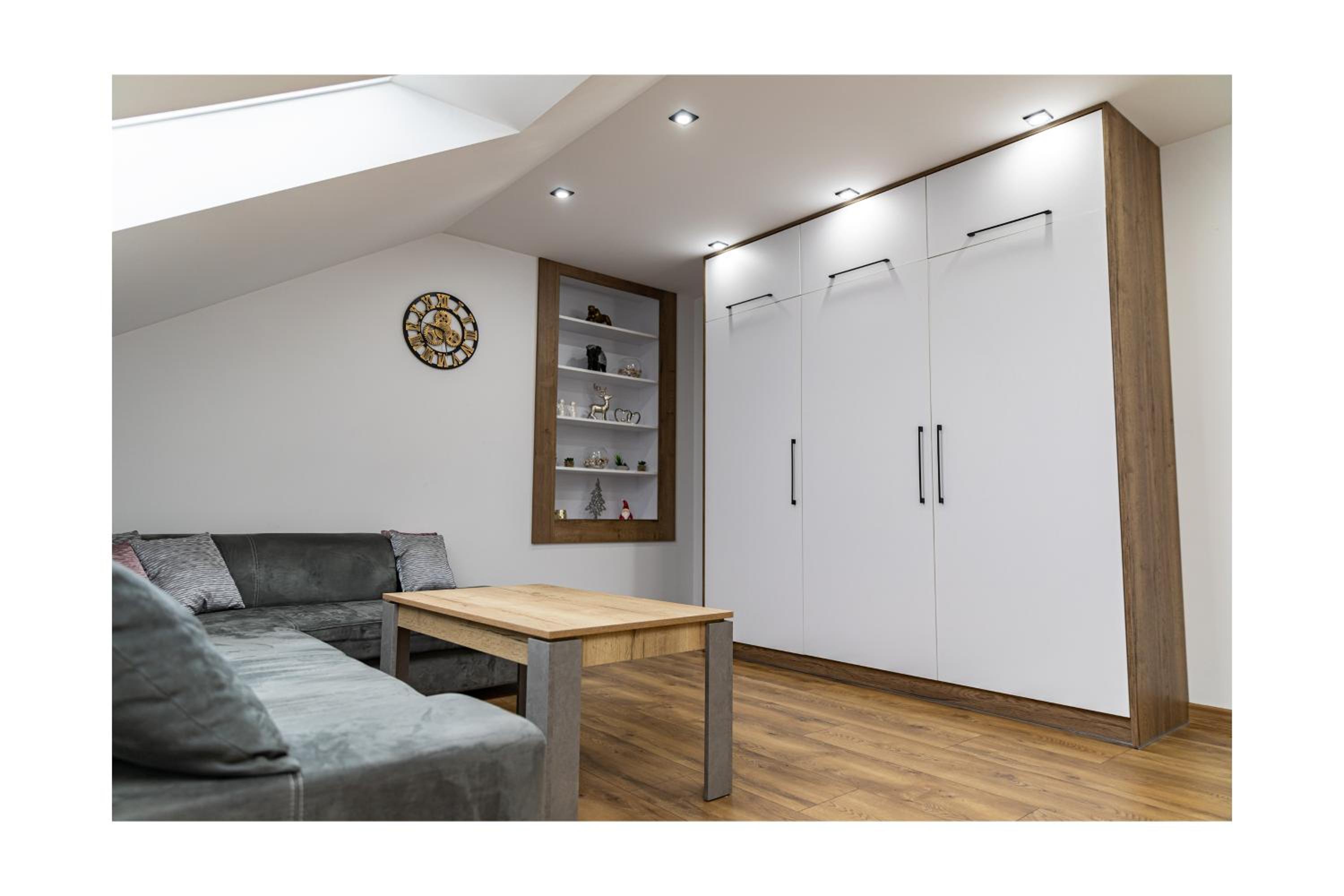 One-Bedroom Apartment - Photo 4