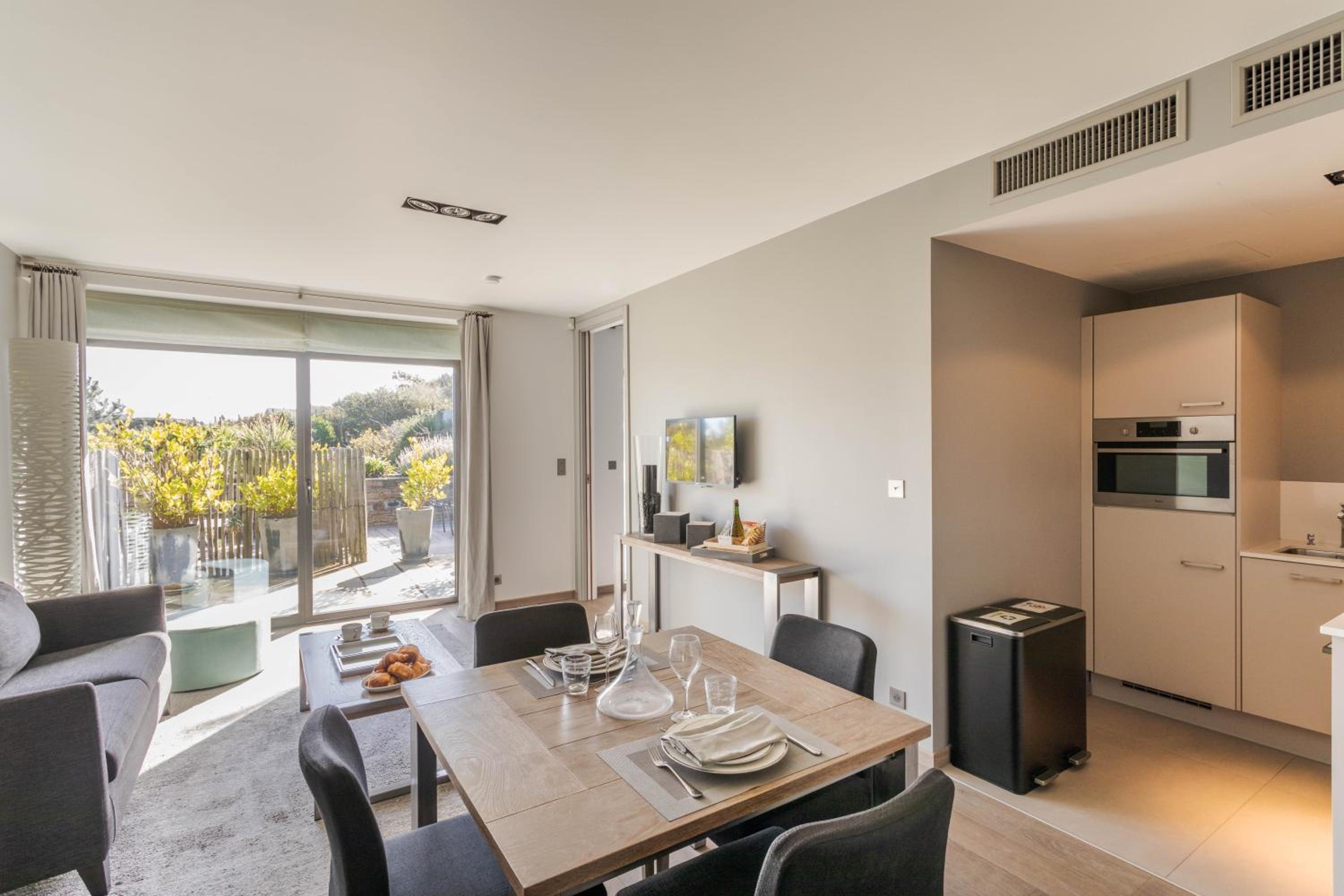  Apartment with Terrace and Garden View photo 2