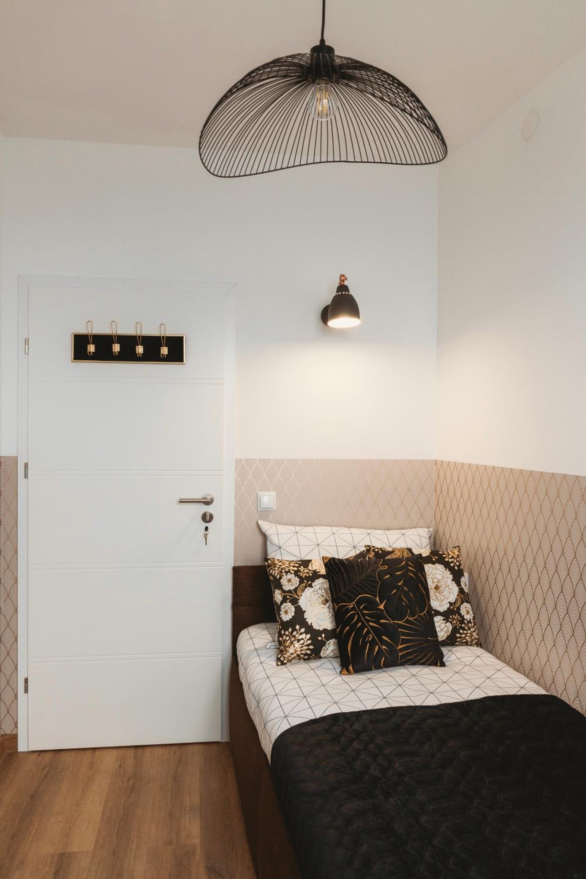 Single Room with Shared Toilet