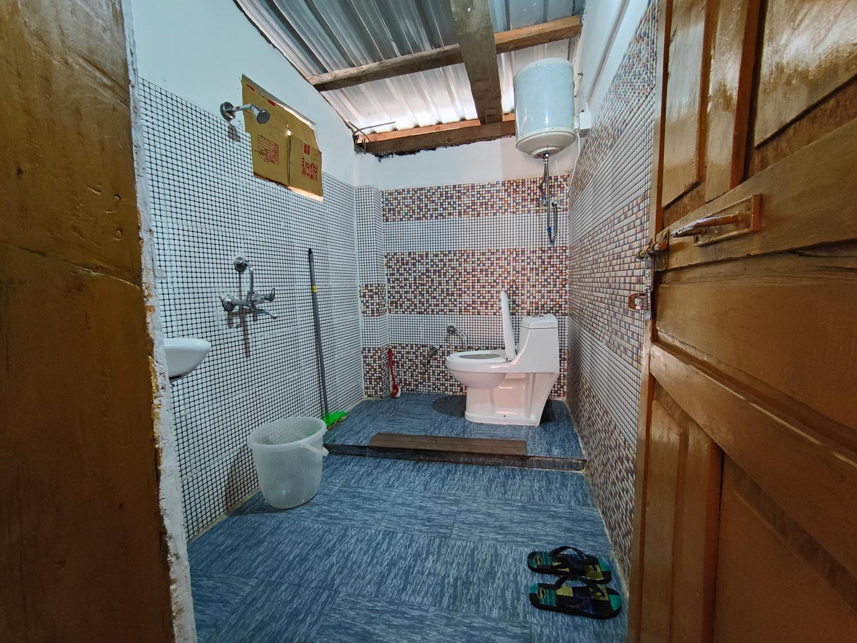 Double Room with Private Bathroom - Photo 7
