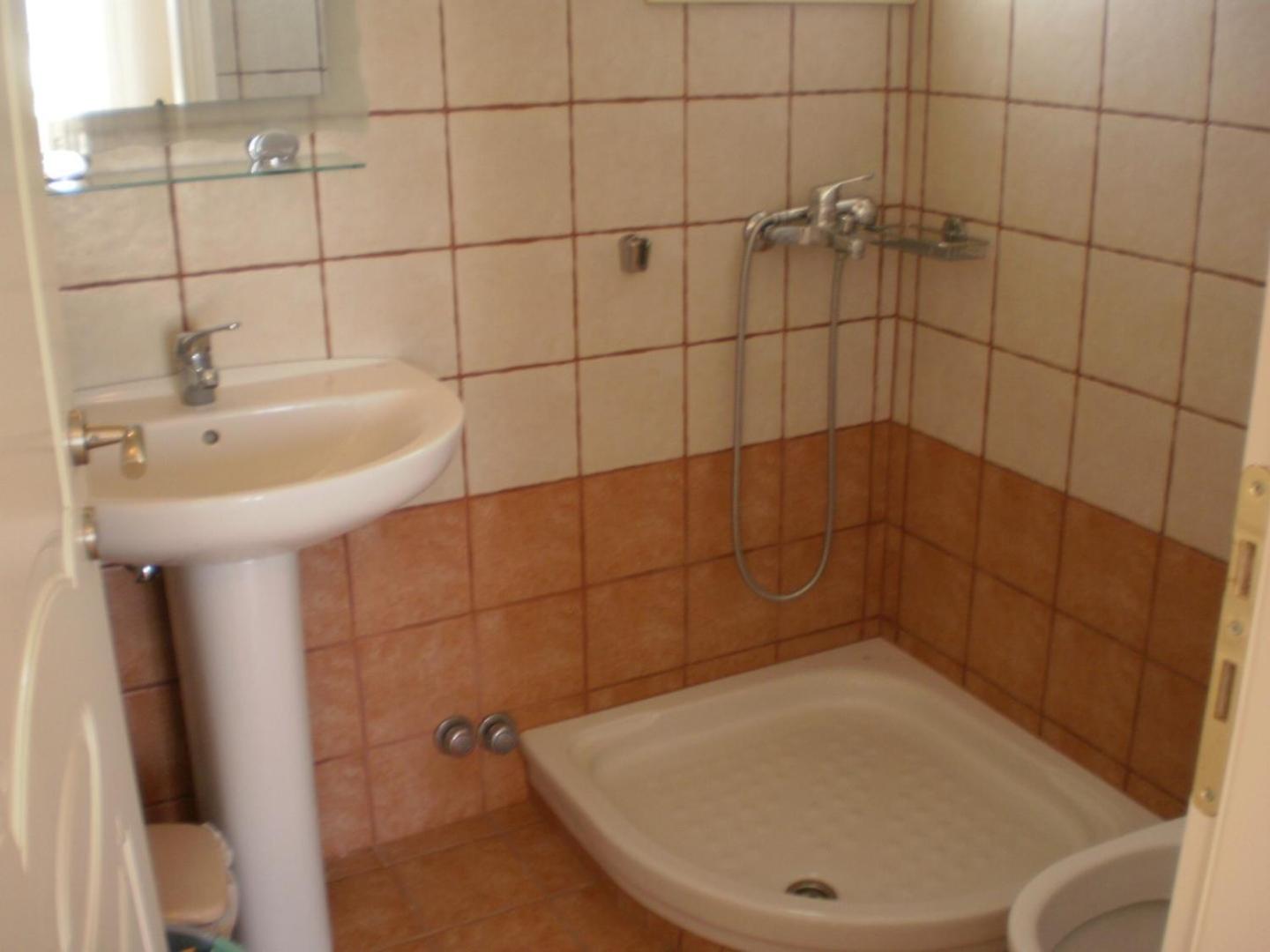 Studio (2 Adults) - First Floor, photo 7