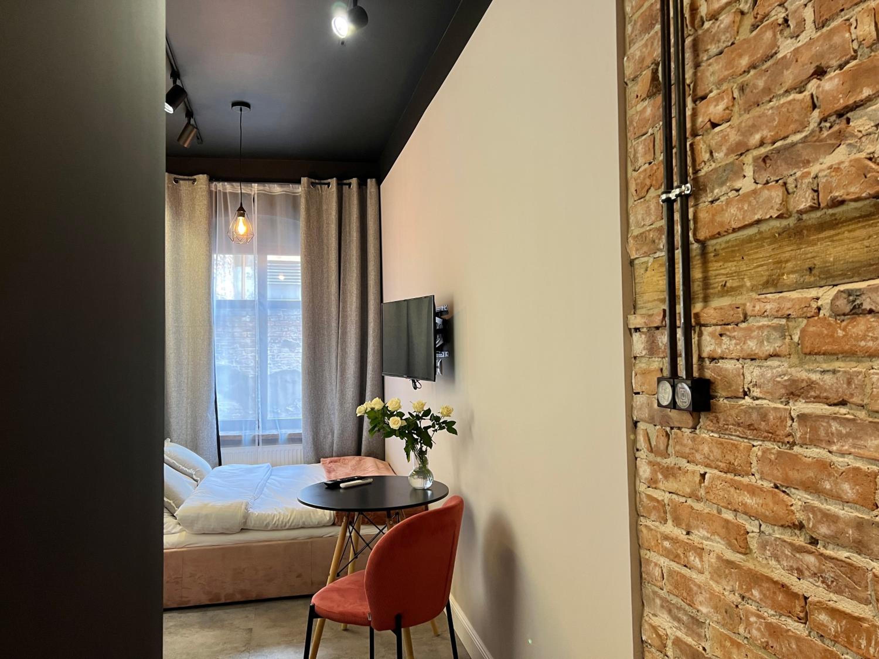 One-Bedroom Apartment - Photo 4