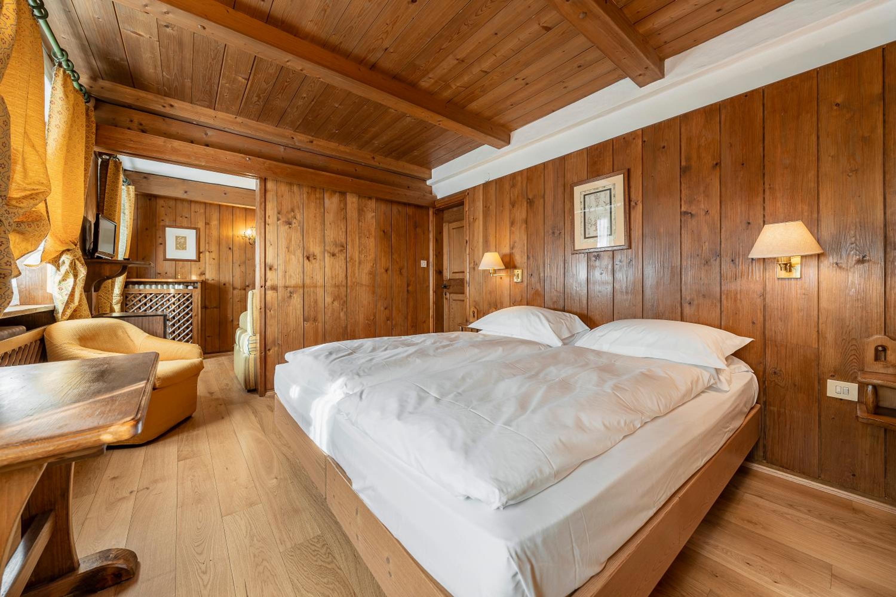 Graduate Queen Room with Two Queen Beds
