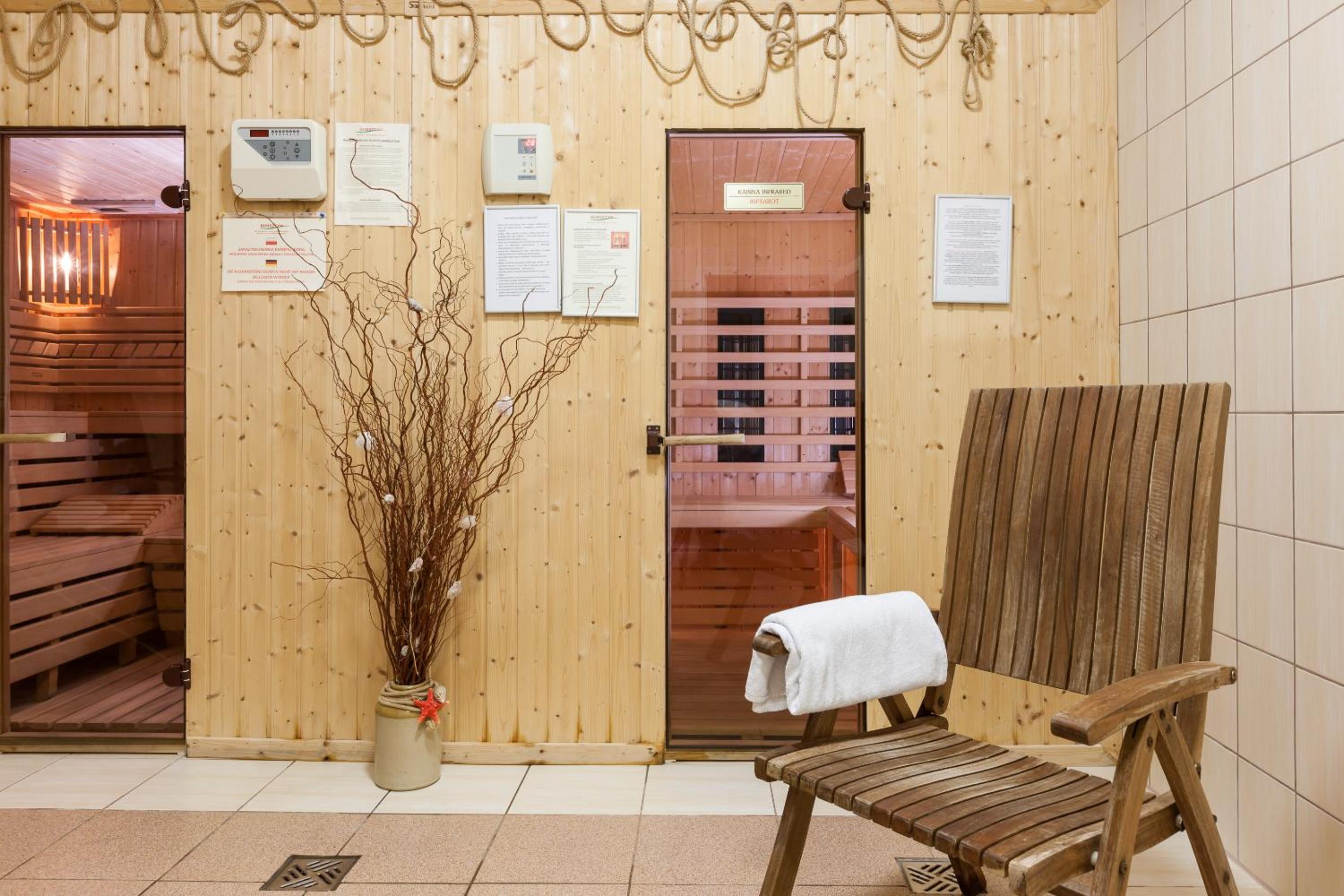Double or Twin Room with Bathroom - Photo 16
