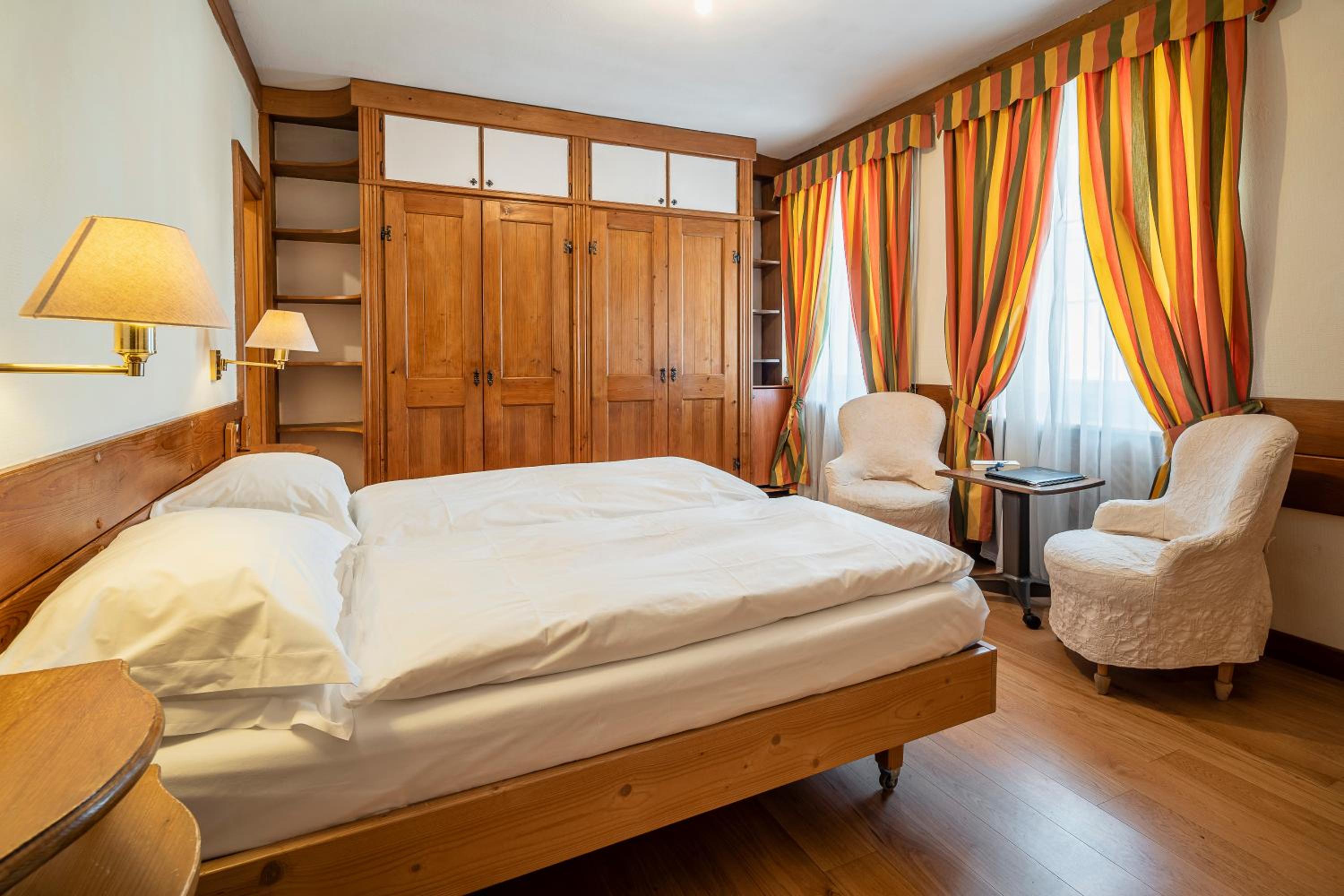 King Room with Bath Tub - Mobility Access