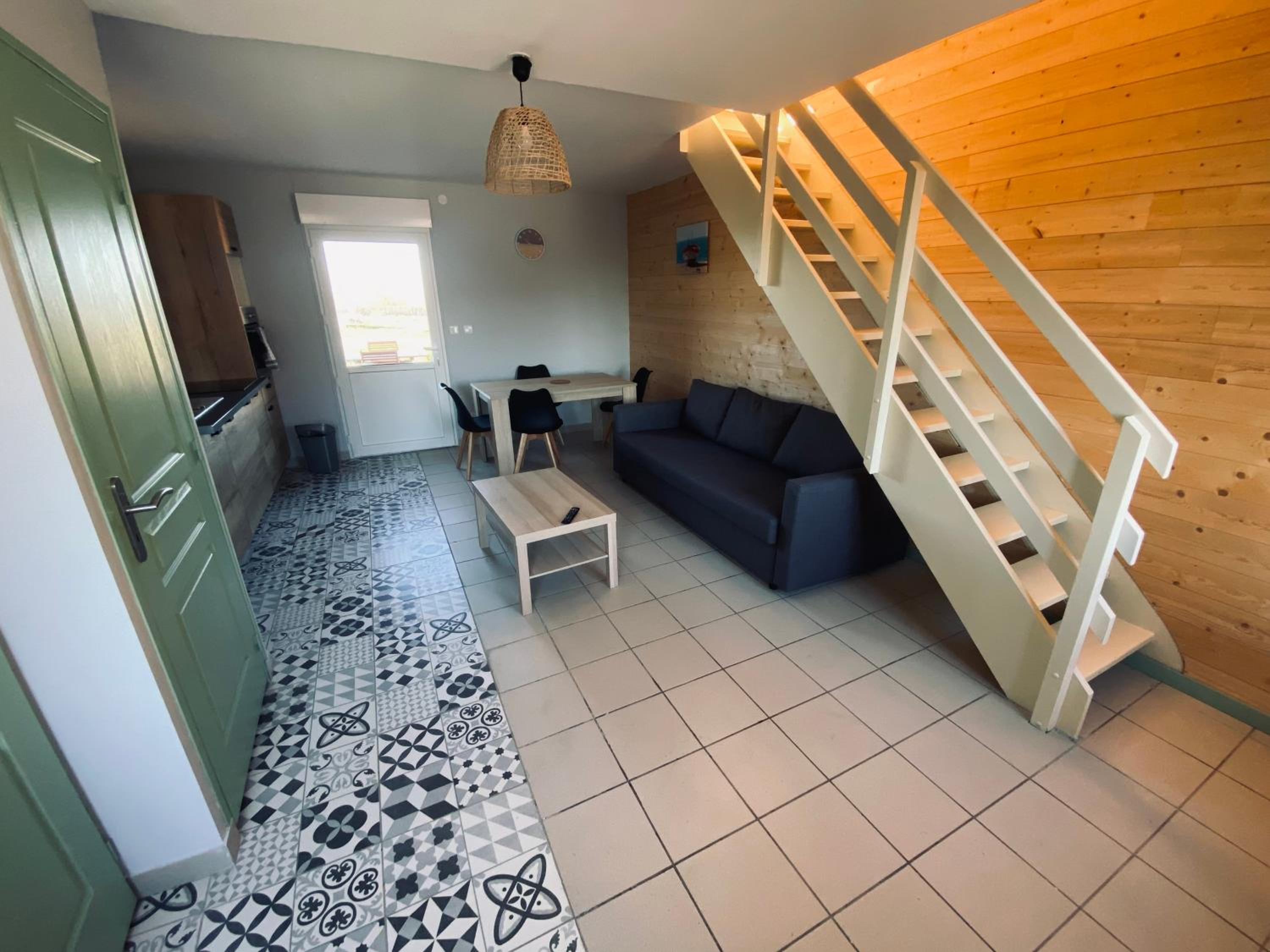 Apartment with Terrace - Photo 2