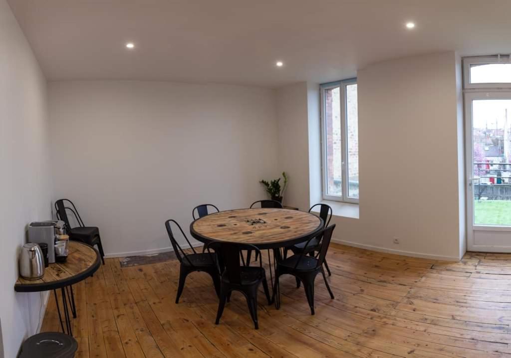 Family Room with Private Bathroom - Photo 18