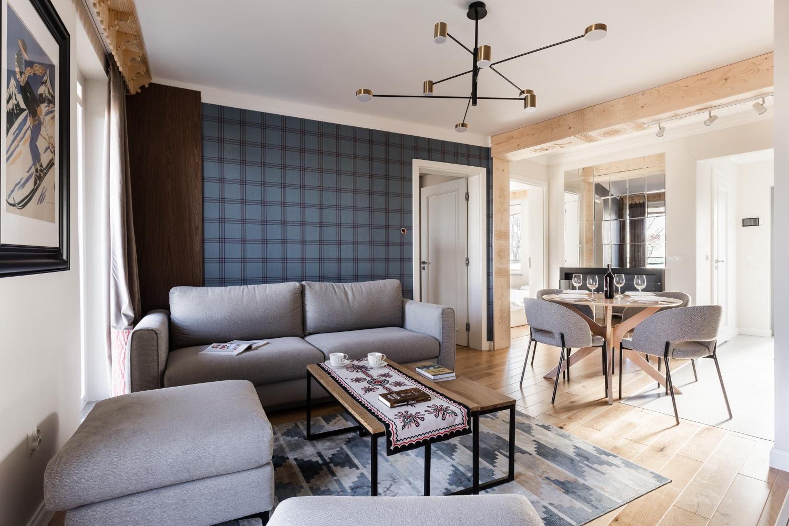 Apartment with Mountain View