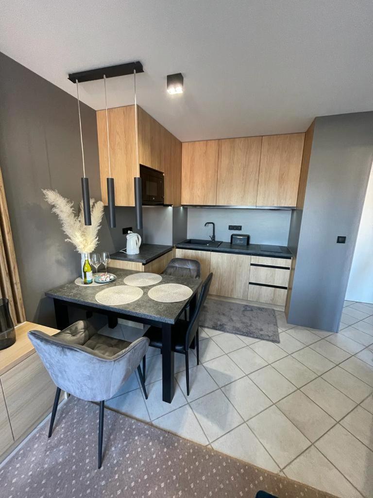 One-Bedroom Apartment thumbnail 6