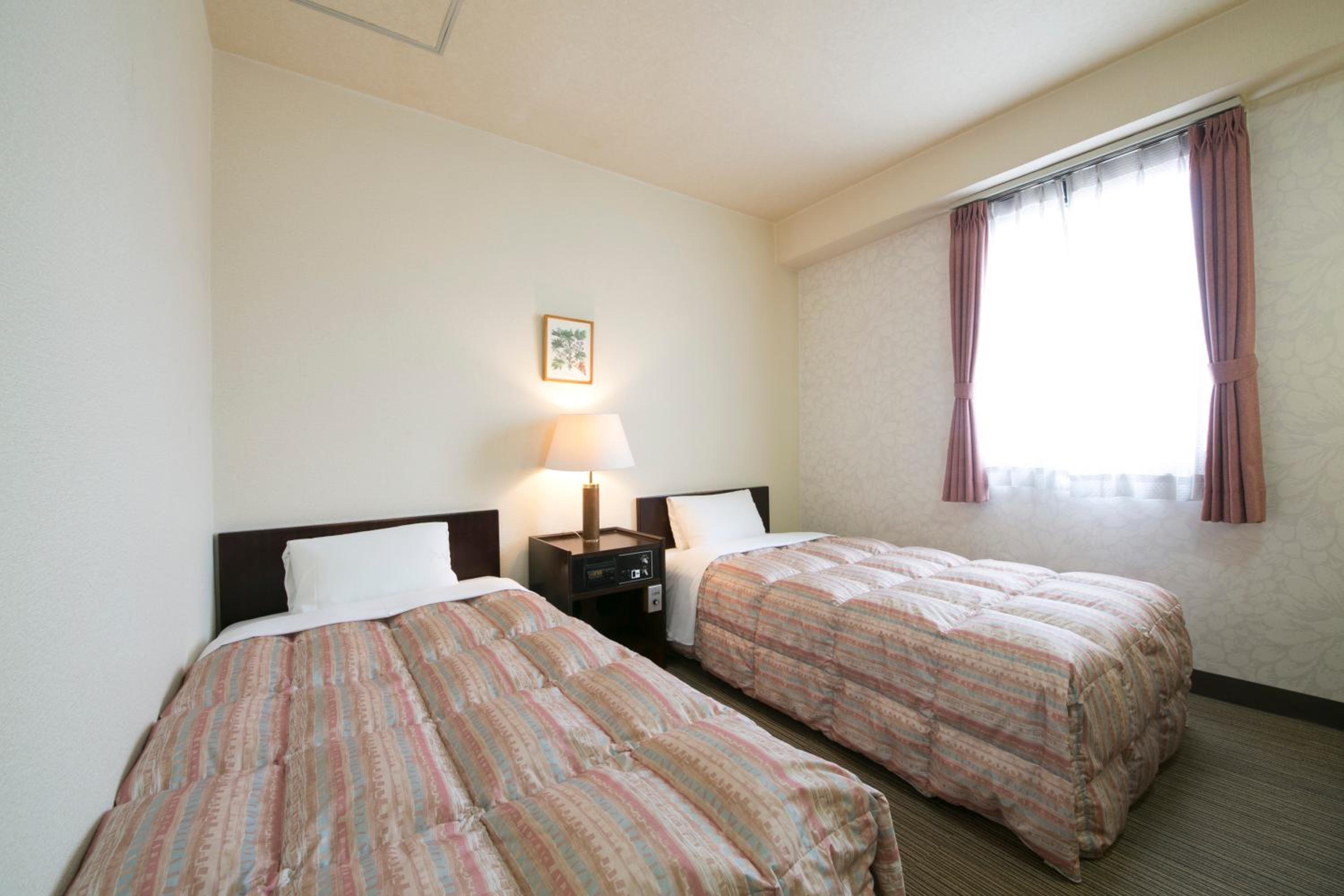 Twin Room - Smoking photo 3