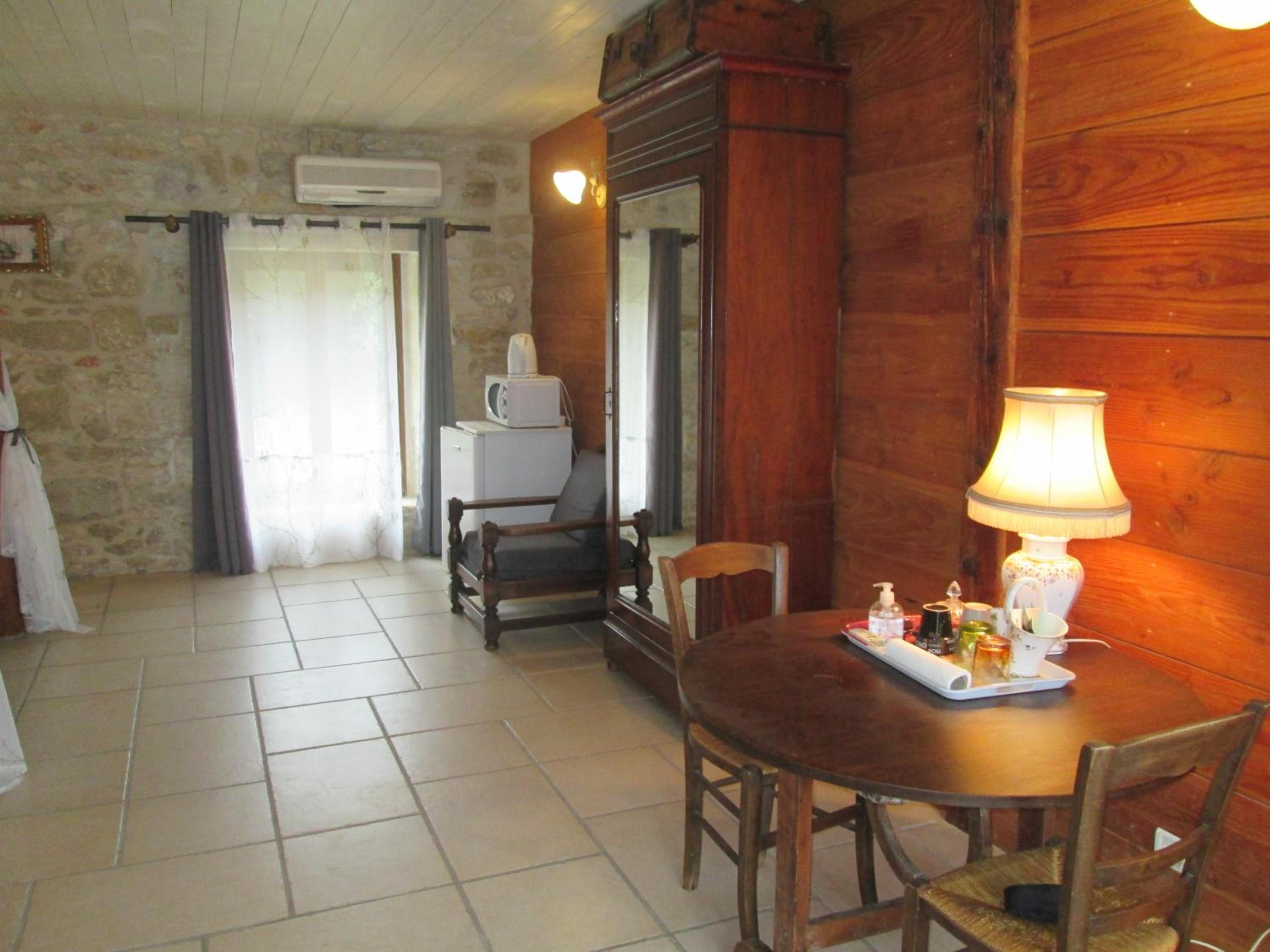 Double Room with Private Bathroom photo 2